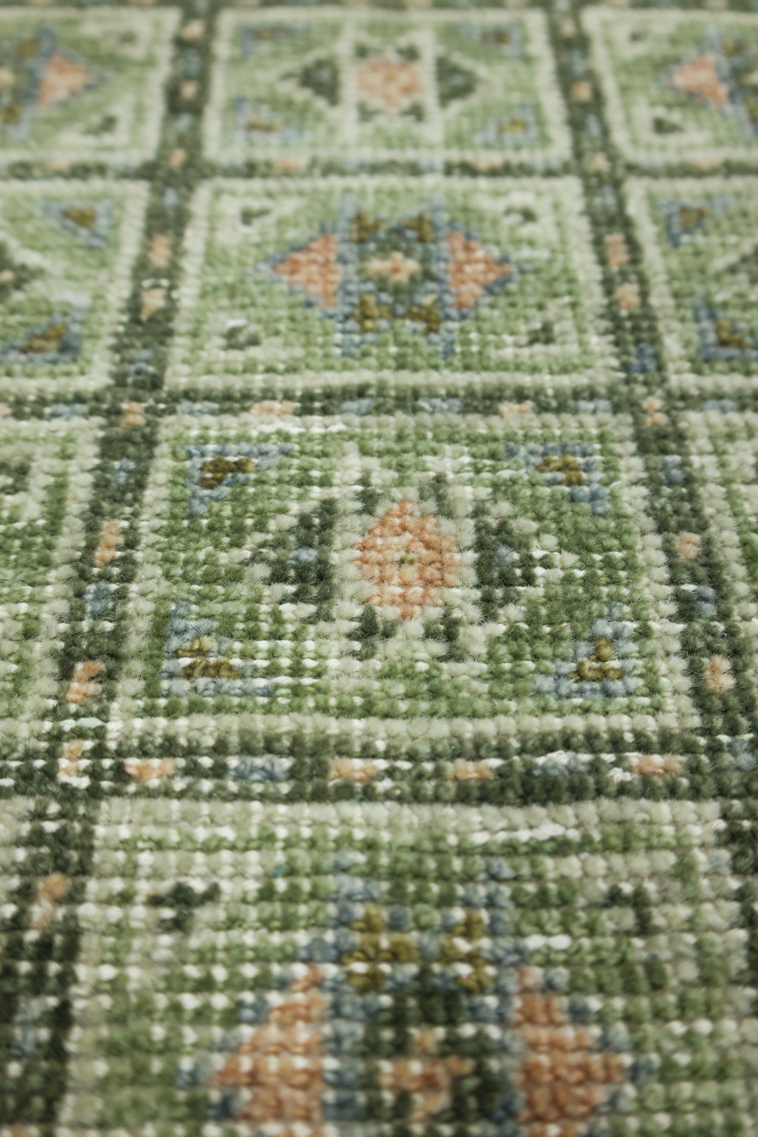 Needlepoint Handwoven Transitional Rug, J71364