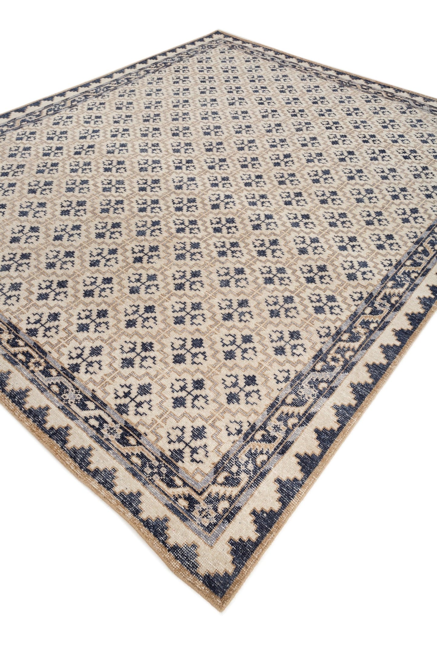 Nordic Needlepoint Handwoven Transitional Rug, J87617