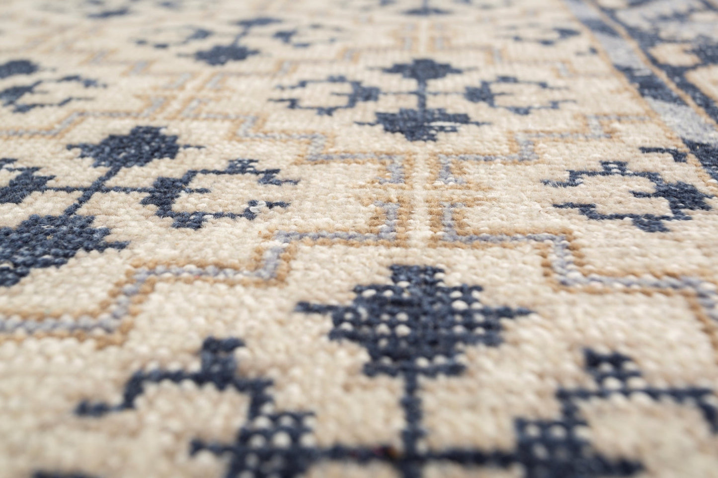 Nordic Needlepoint Handwoven Transitional Rug, J87617