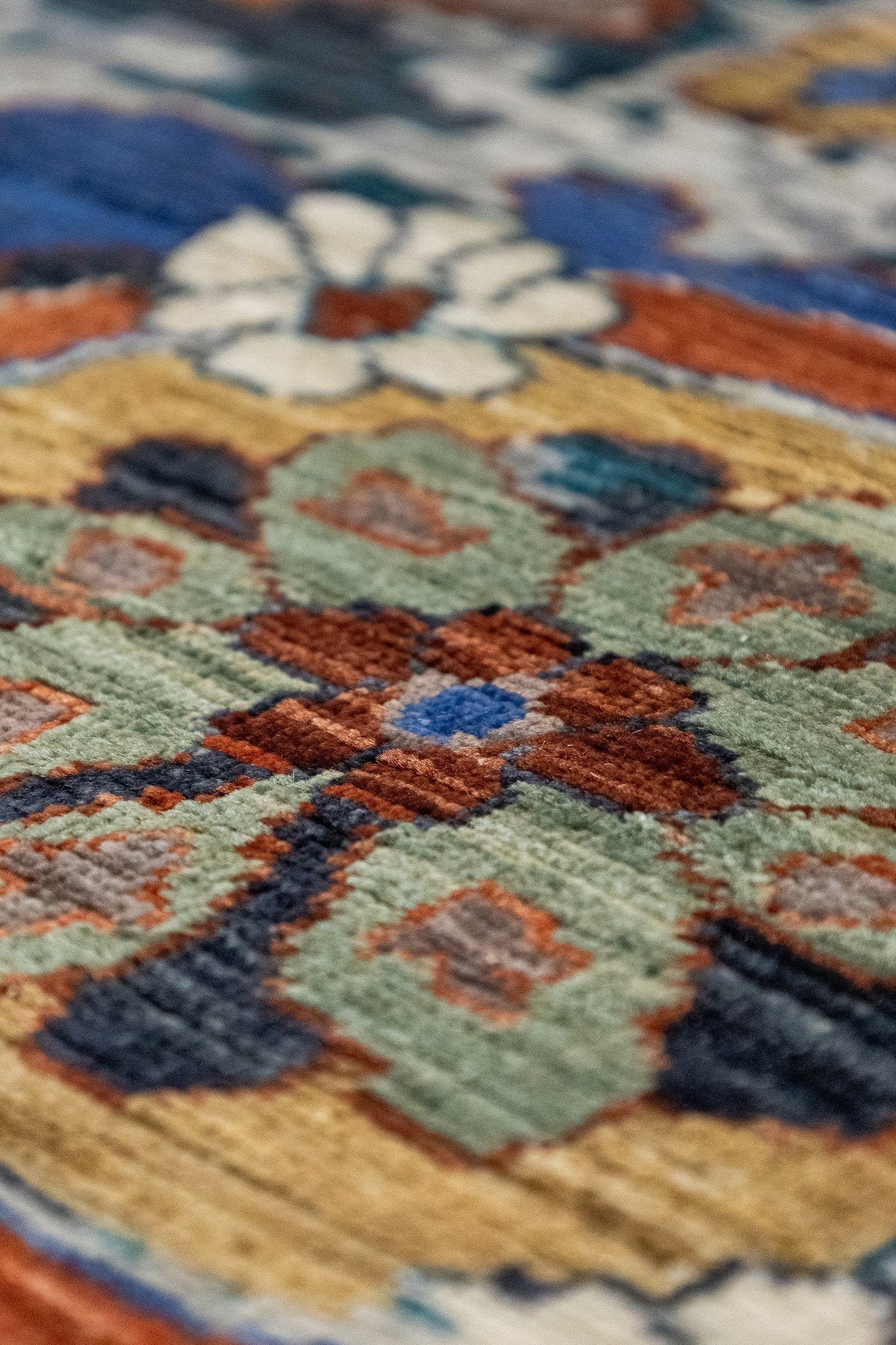 Palmette Handwoven Transitional Rug, J86072