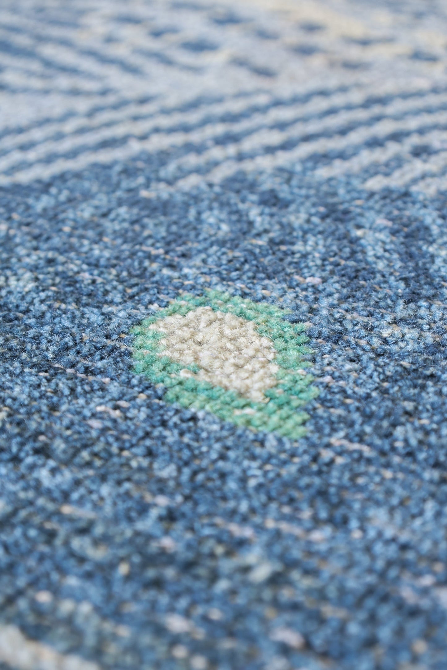 Peacock Feather Handwoven Transitional Rug, J79986