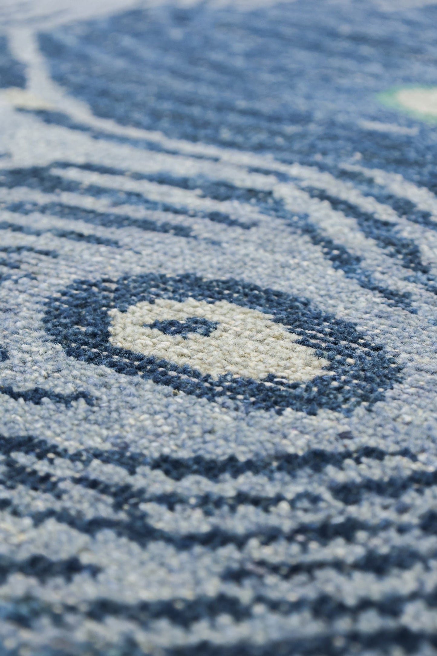 Peacock Feather Handwoven Transitional Rug, J79994