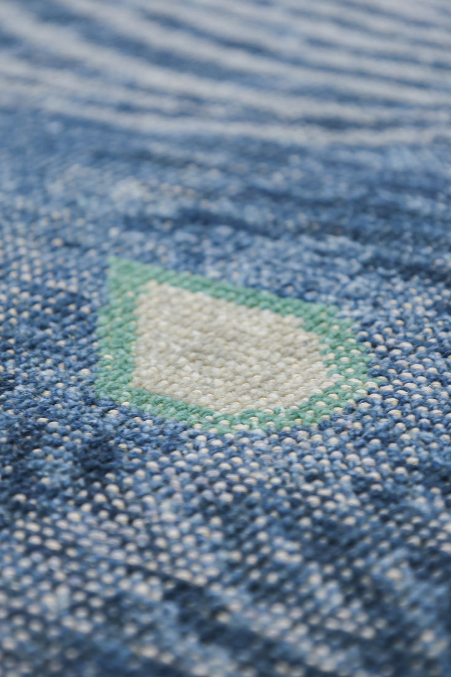 Peacock Feather Handwoven Transitional Rug, J80016
