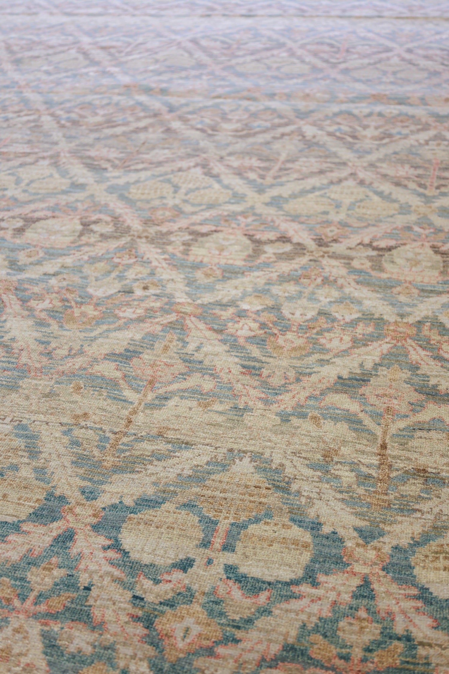 Persian Trellis Handwoven Transitional Rug, J73993