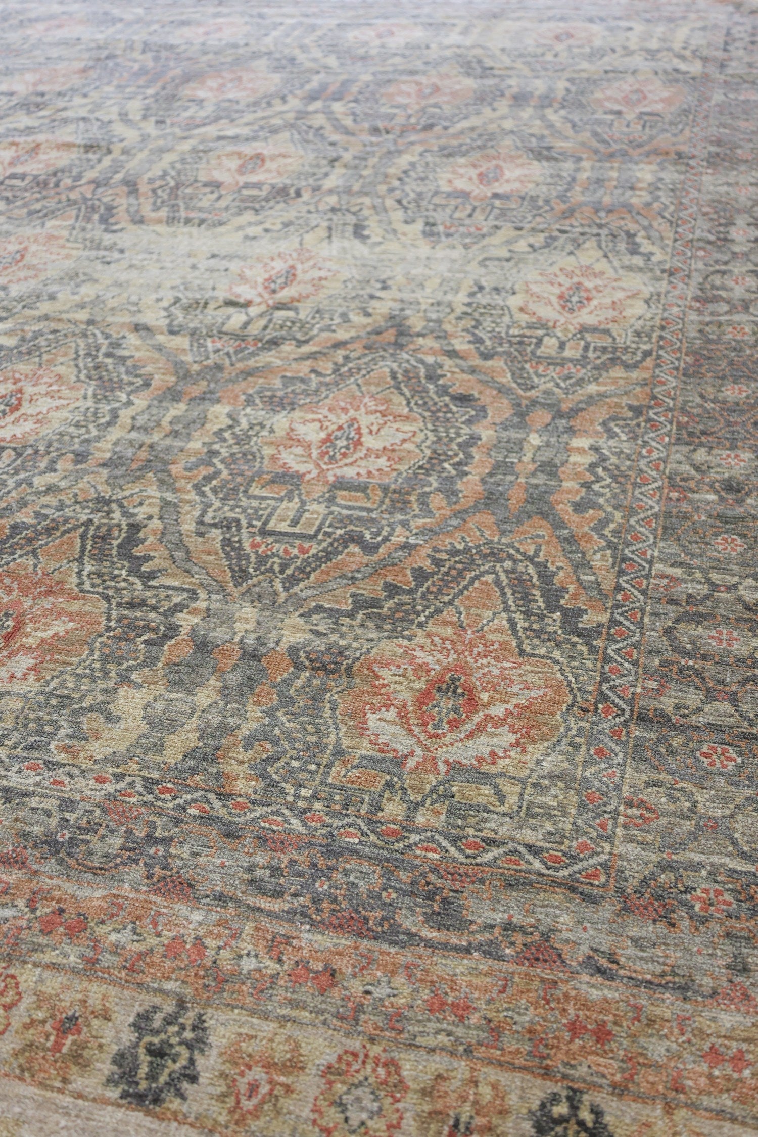 Persian Trellis Handwoven Transitional Rug, J75787