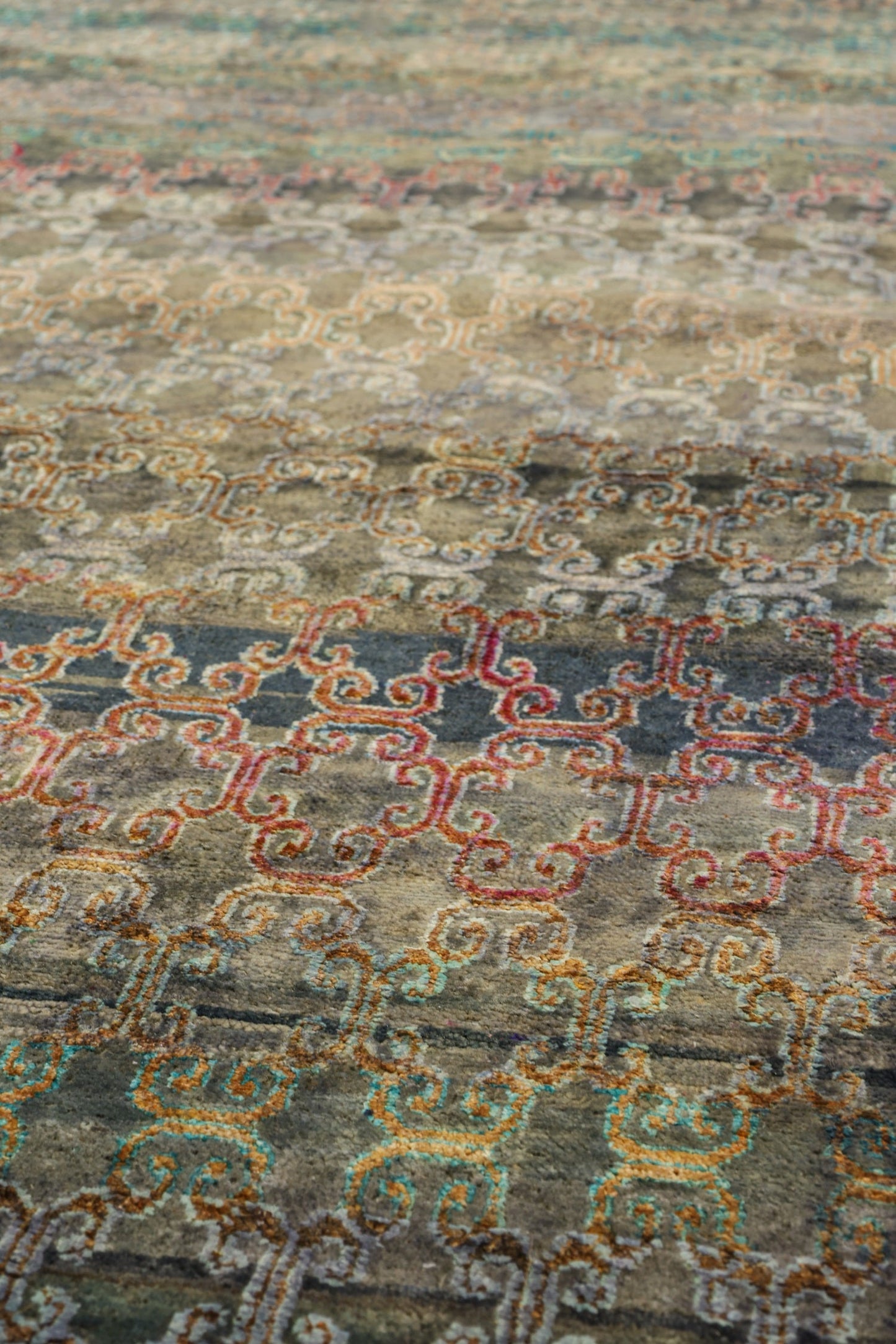 Petite Samarkand Handwoven Transitional Rug, J80576