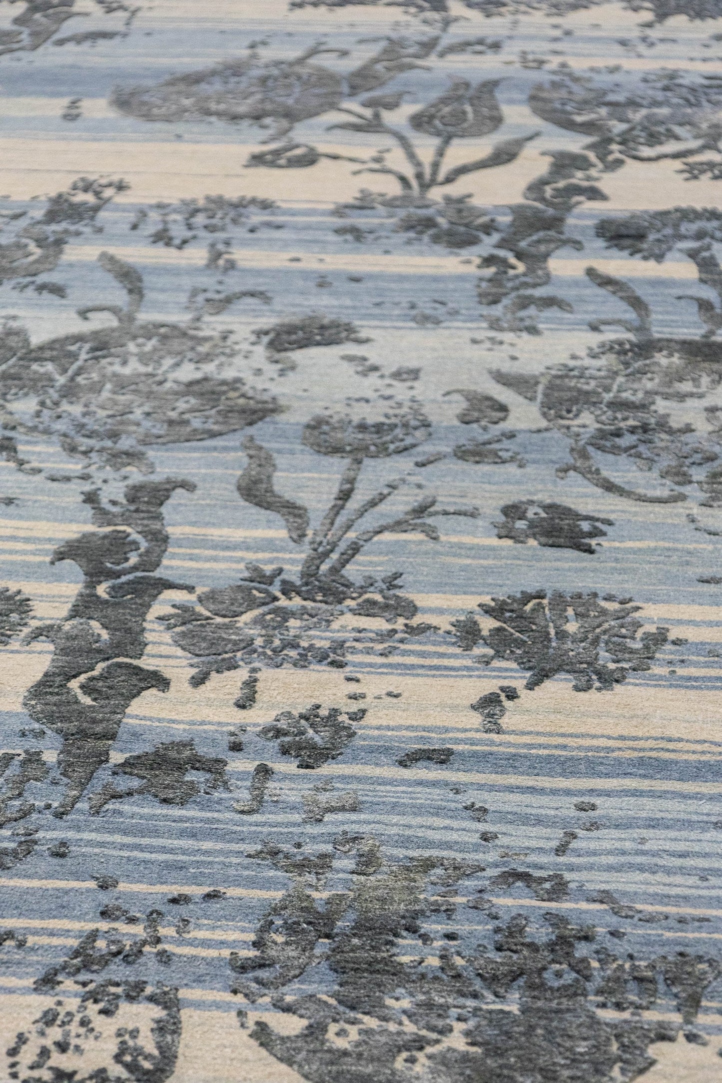 Pomegranate Tulips Handwoven Transitional Rug, J87937