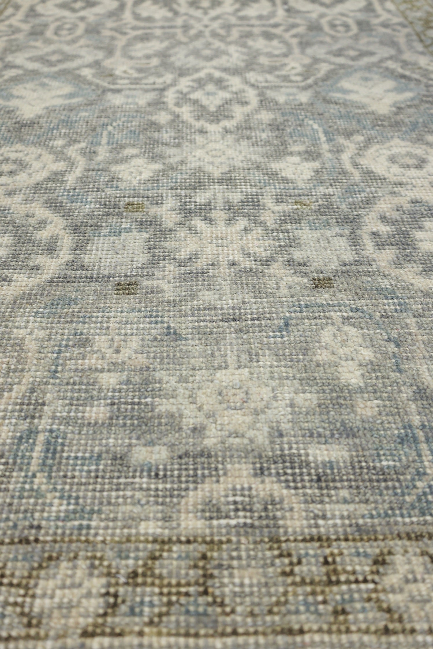 Sivas Handwoven Transitional Rug, J71359