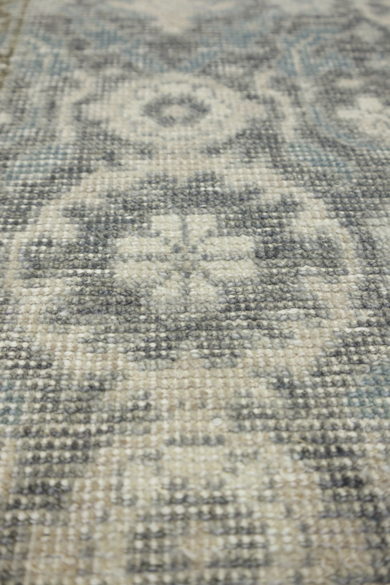 Sivas Handwoven Transitional Rug, J71359