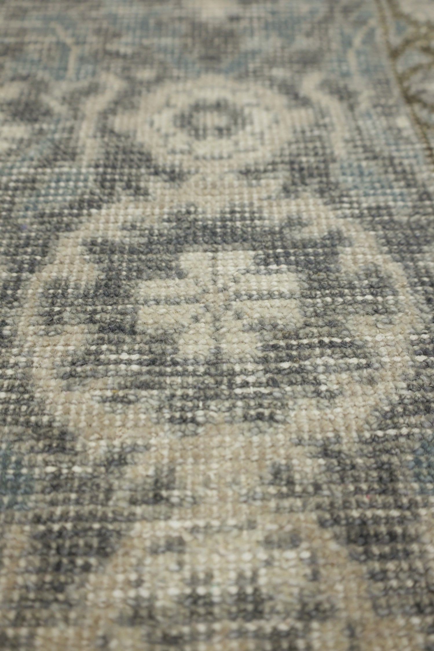 Sivas Handwoven Transitional Rug, J71360