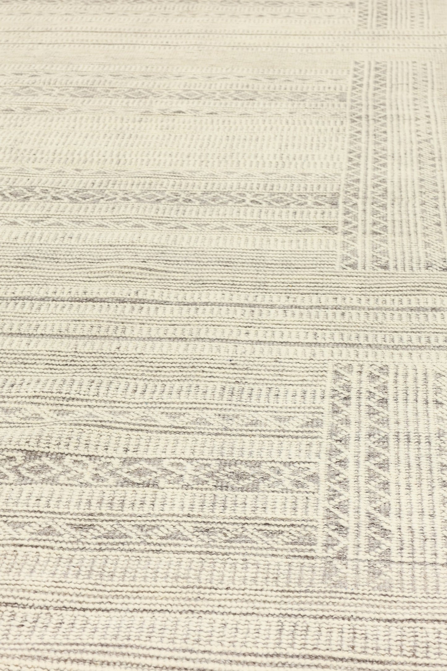 Tinos Handwoven Transitional Rug, J80827