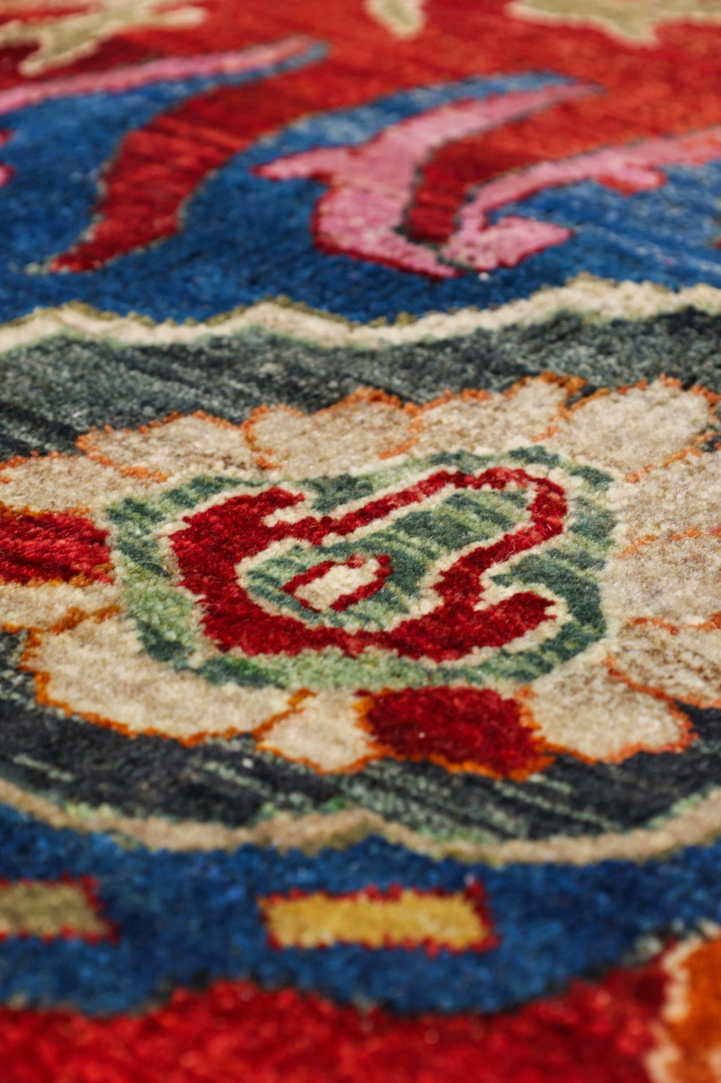 Arabesque Agra Handwoven Tribal Rug, J80586