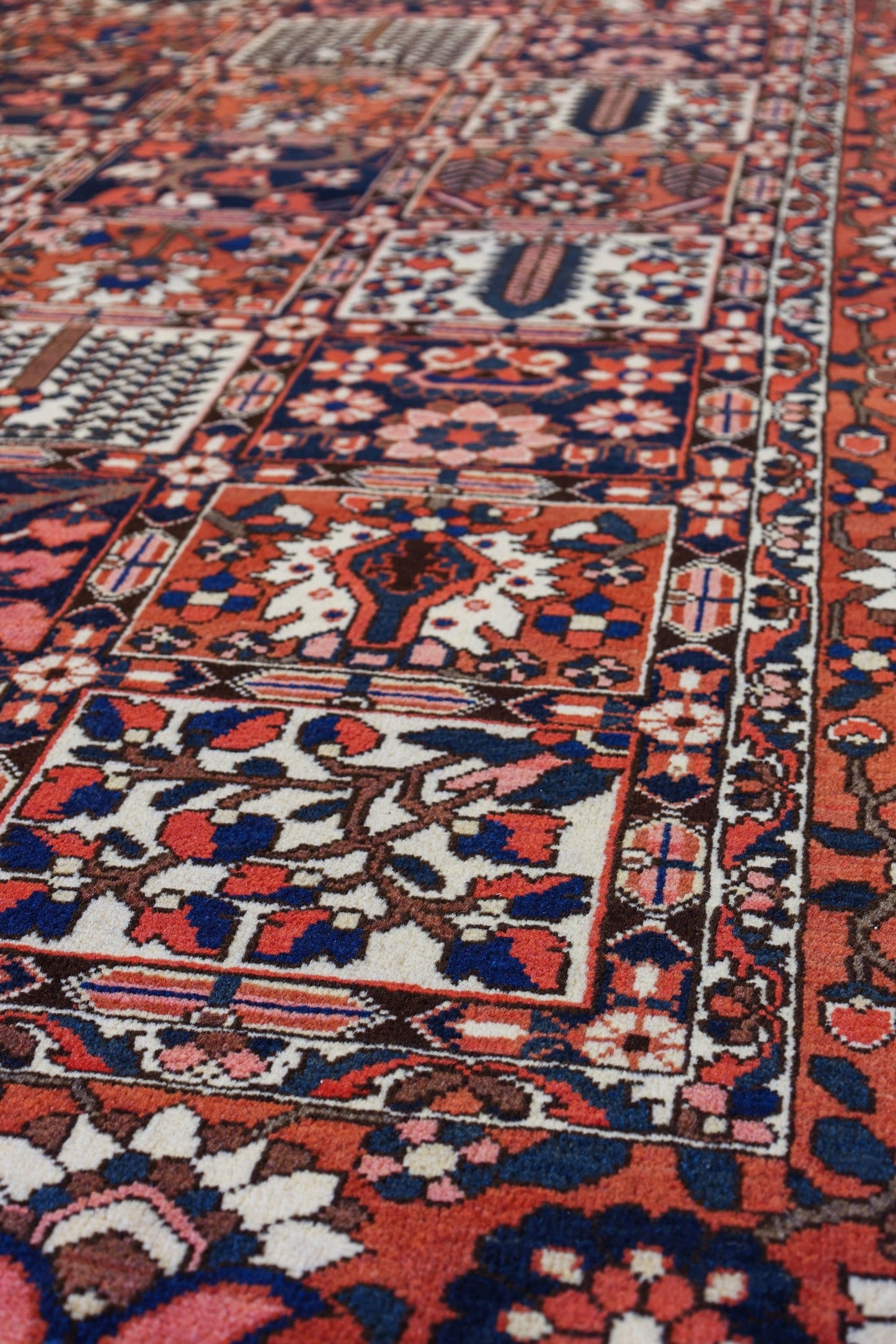 Antique BakhtiariTribal Rug, 83425