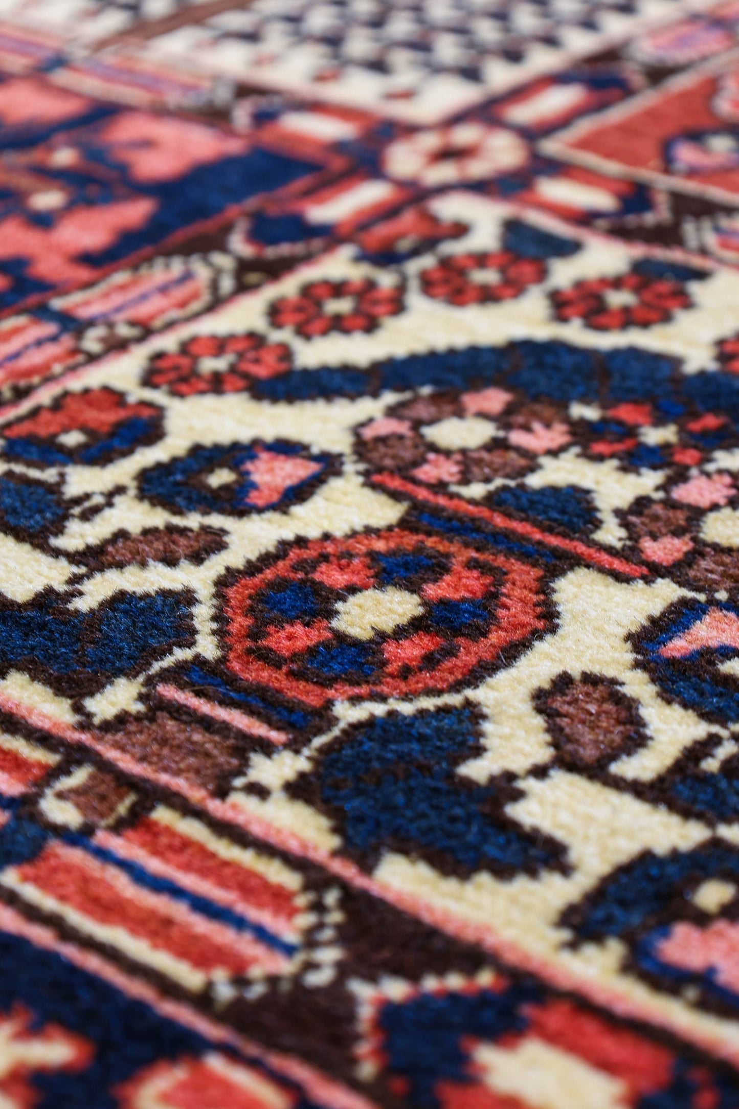Antique BakhtiariTribal Rug, 83425
