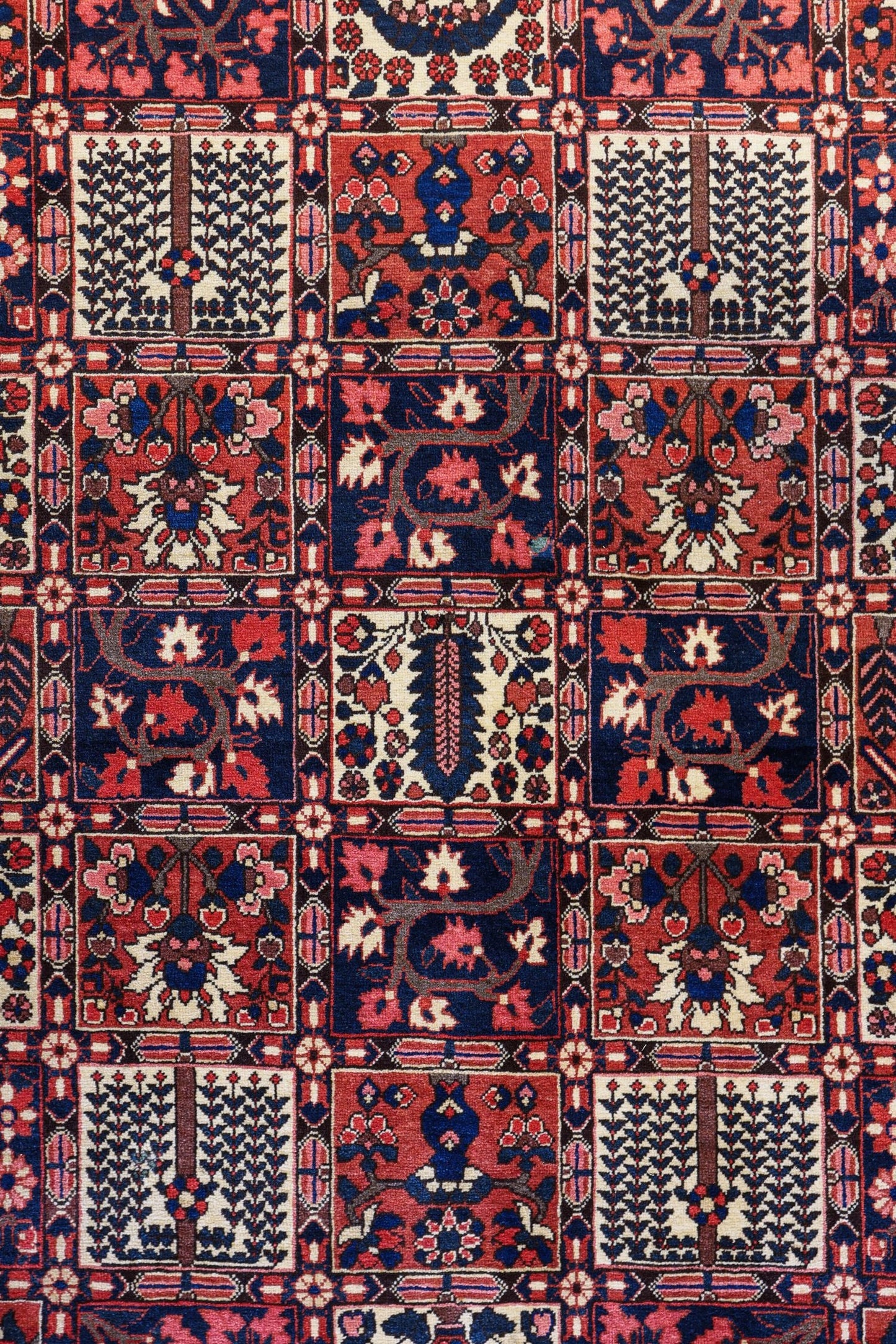 Antique BakhtiariTribal Rug, 83425