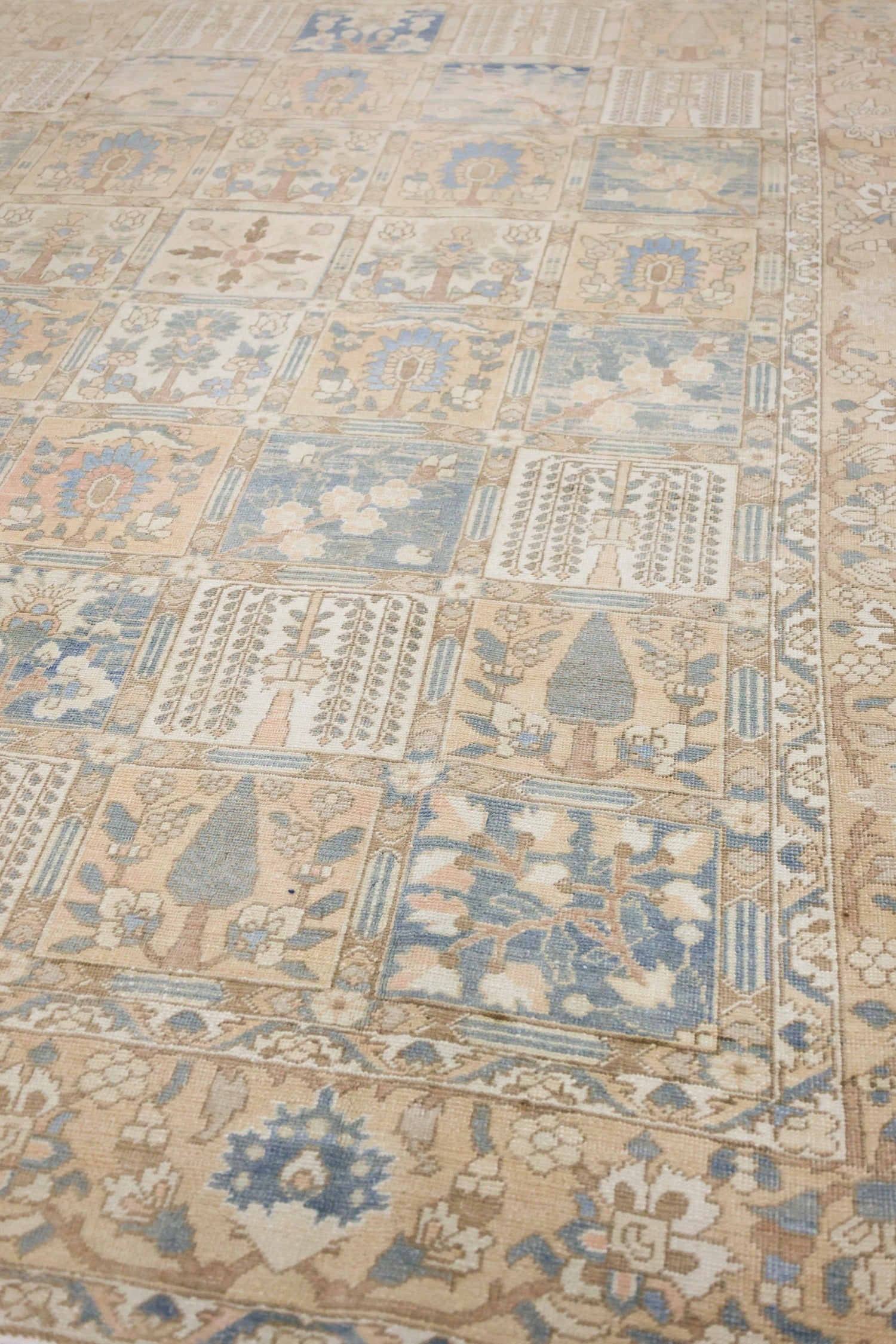 Vintage Bakhtiari Handwoven Tribal Rug, J68467