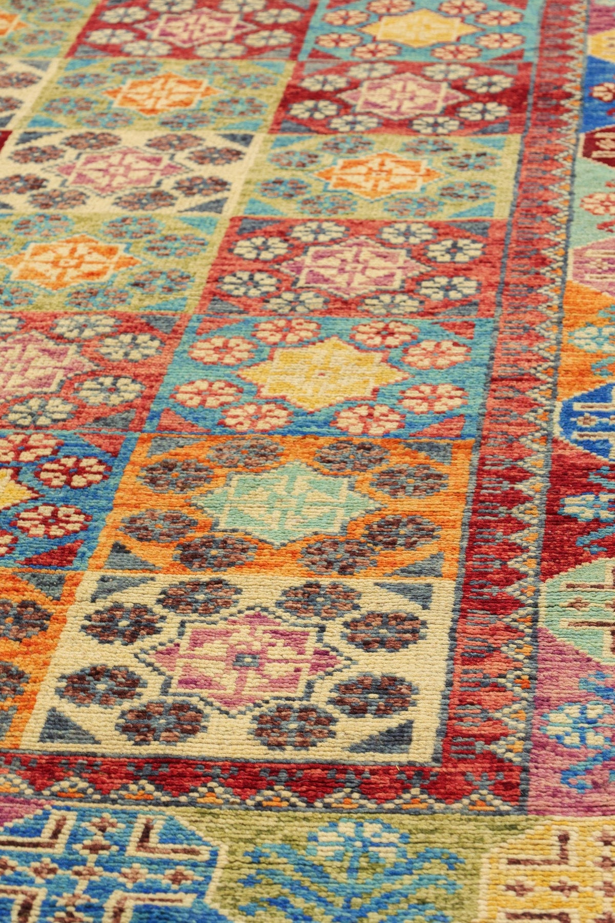 Bakhtiari Handwoven Tribal Rug, J79479