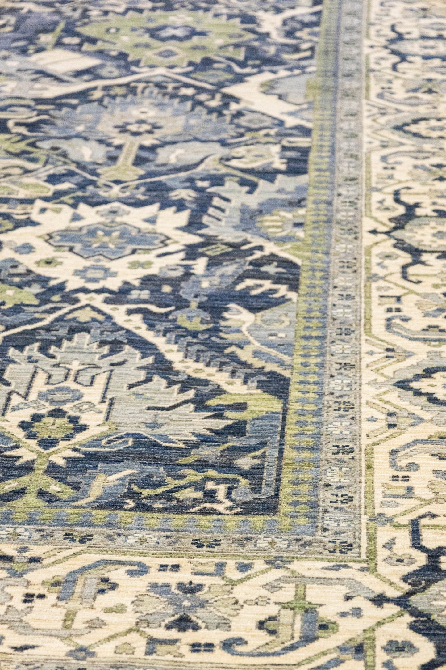 Bakshaish Handwoven Tribal Rug, J87101