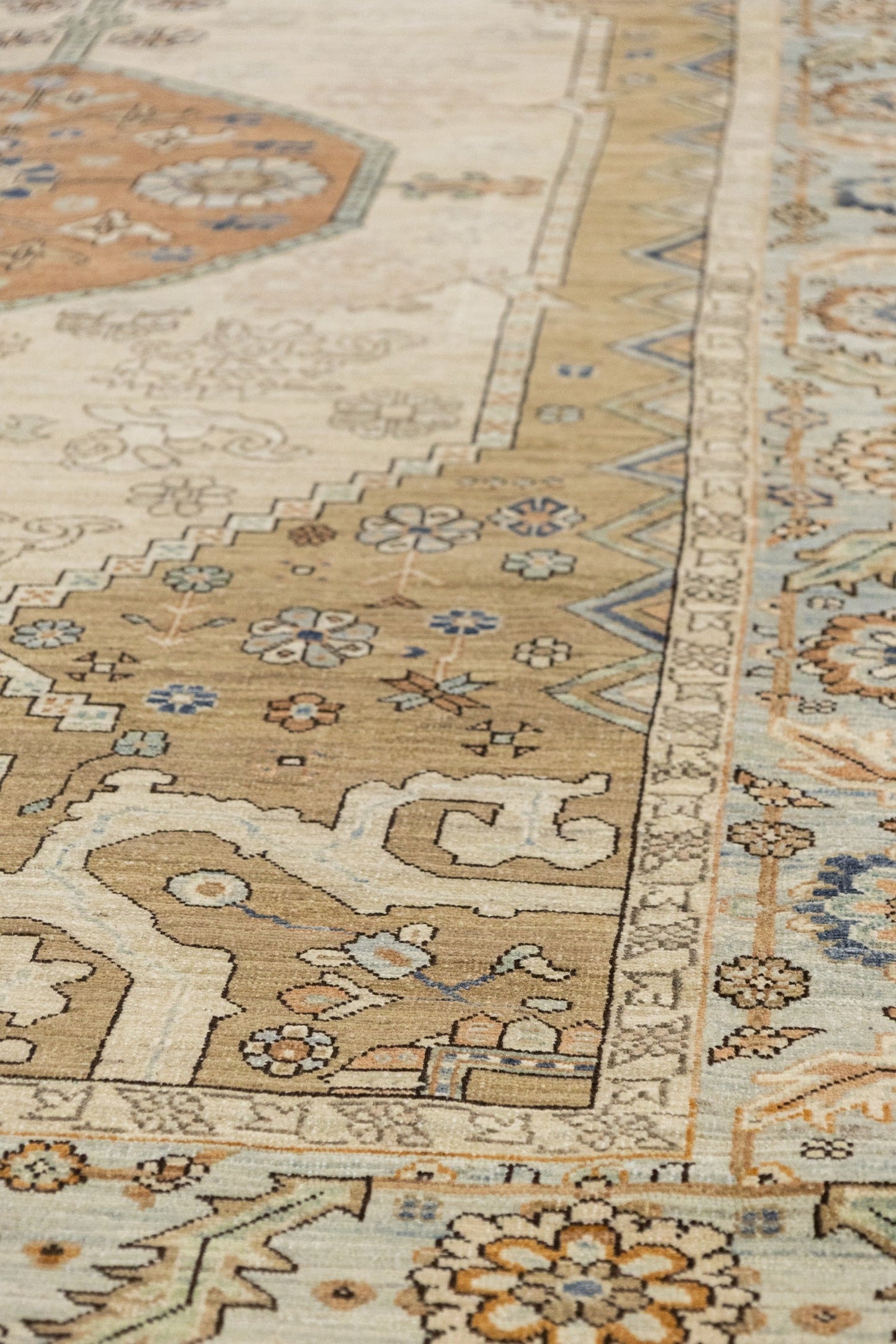Bakshaish Handwoven Tribal Rug, J89300