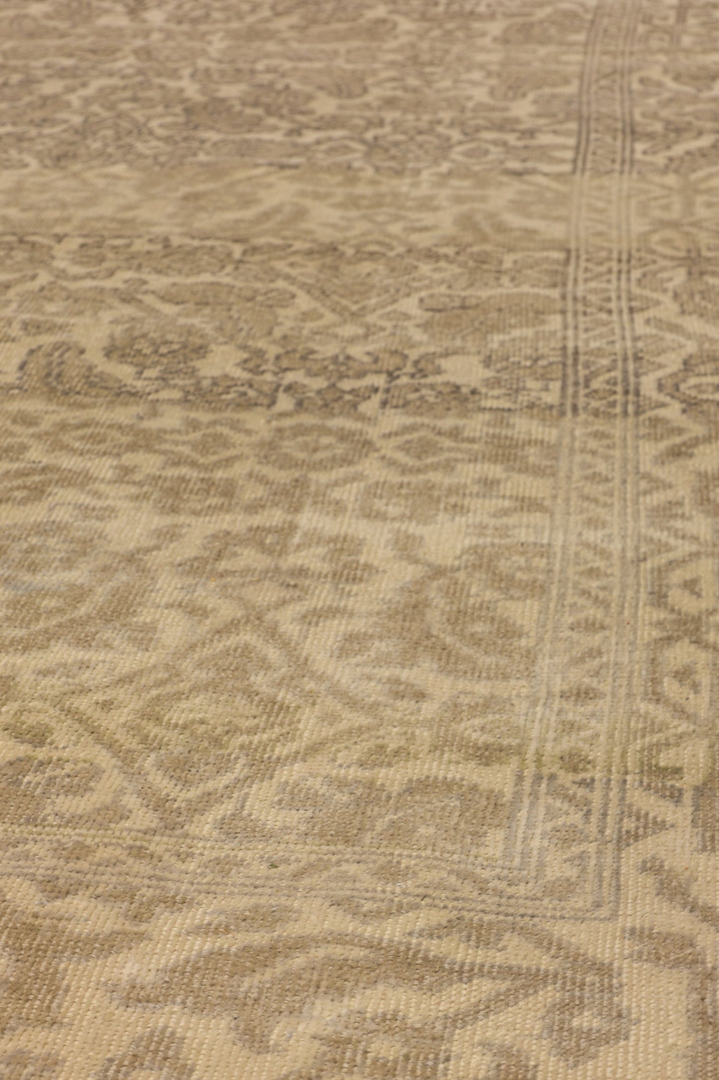 Ferraghan Handwoven Tribal Rug, J81004