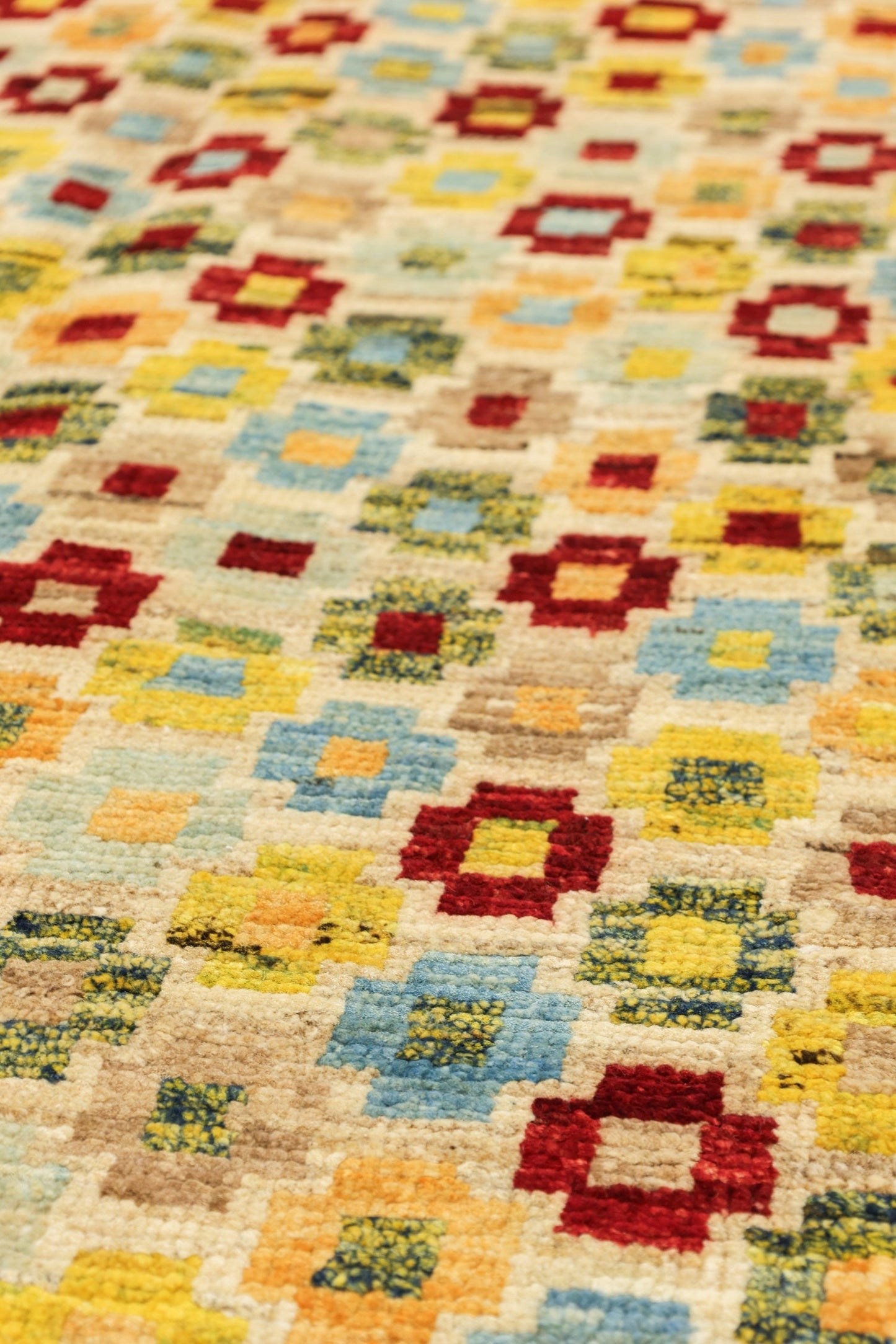 Gabbeh Handwoven Tribal Rug, J79519