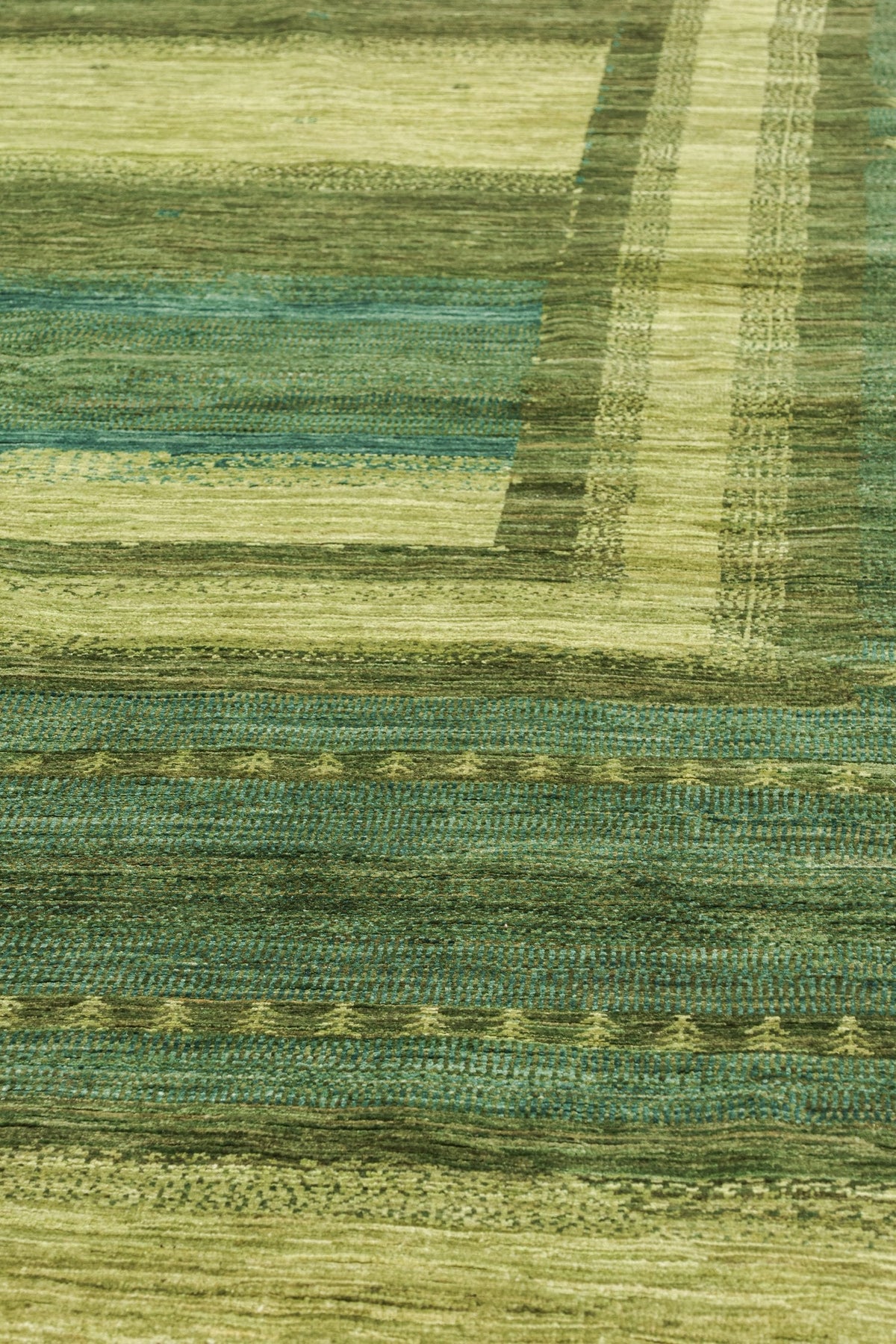 Gabbeh Handwoven Tribal Rug, J81021