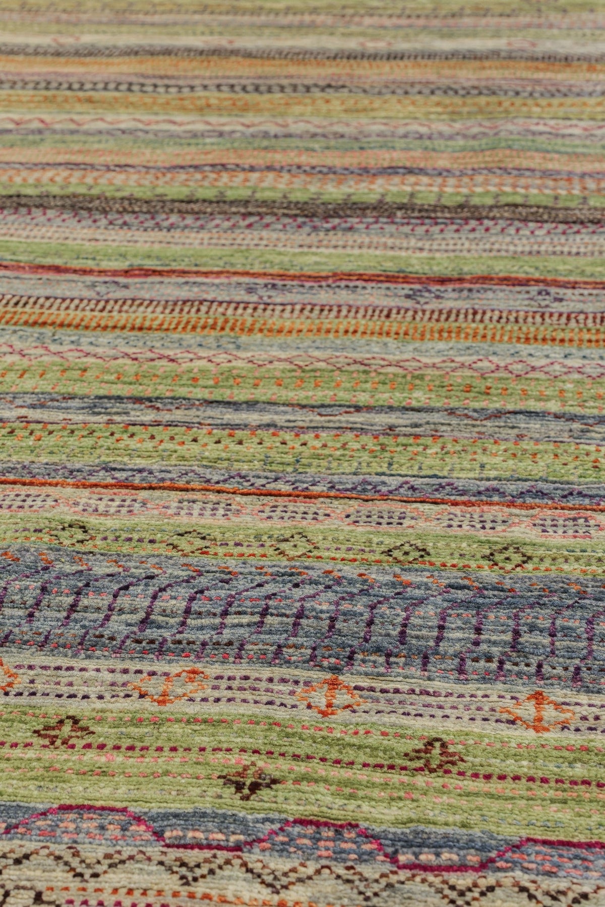 Gabbeh Handwoven Tribal Rug, J81141