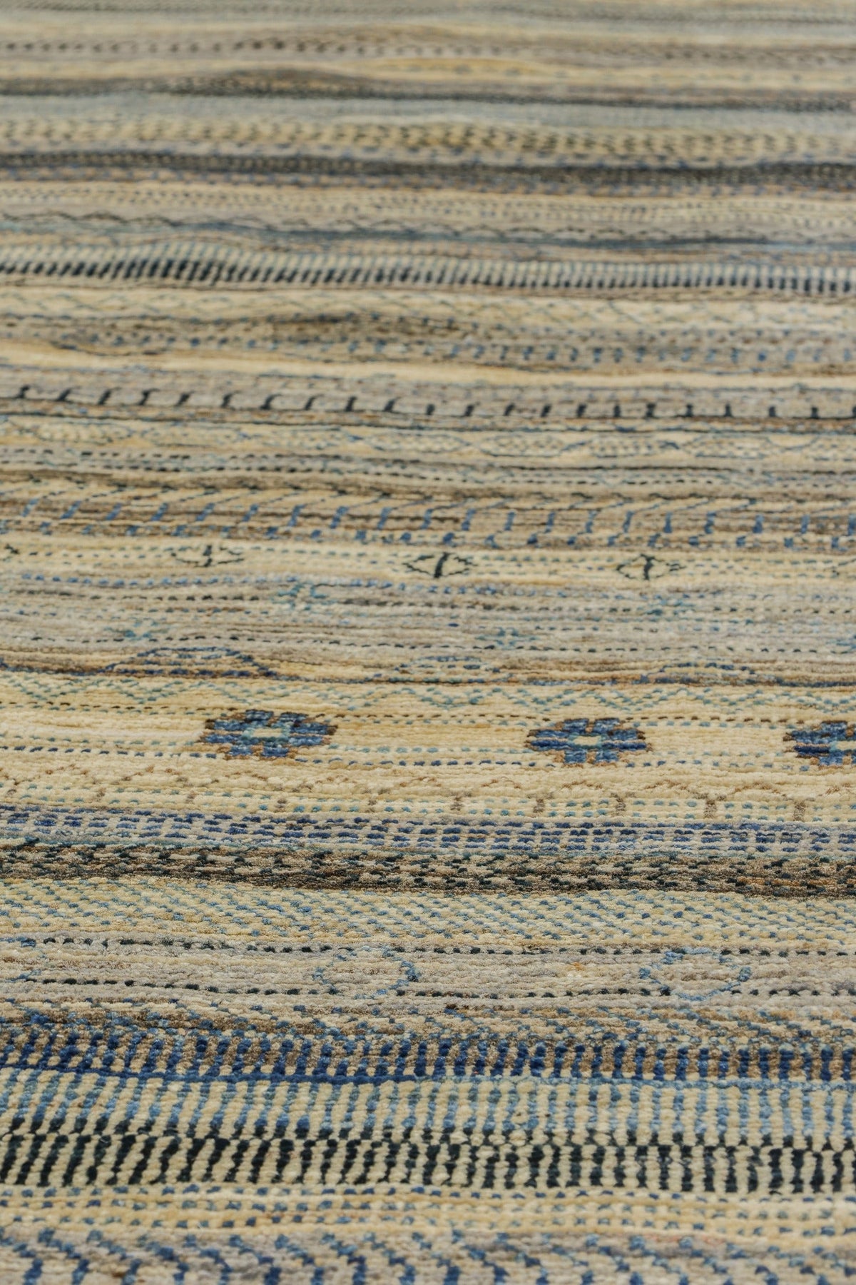Gabbeh Handwoven Tribal Rug, J81144