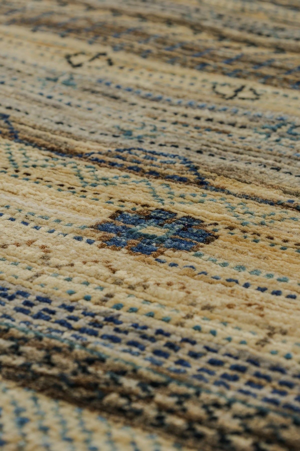 Gabbeh Handwoven Tribal Rug, J81144