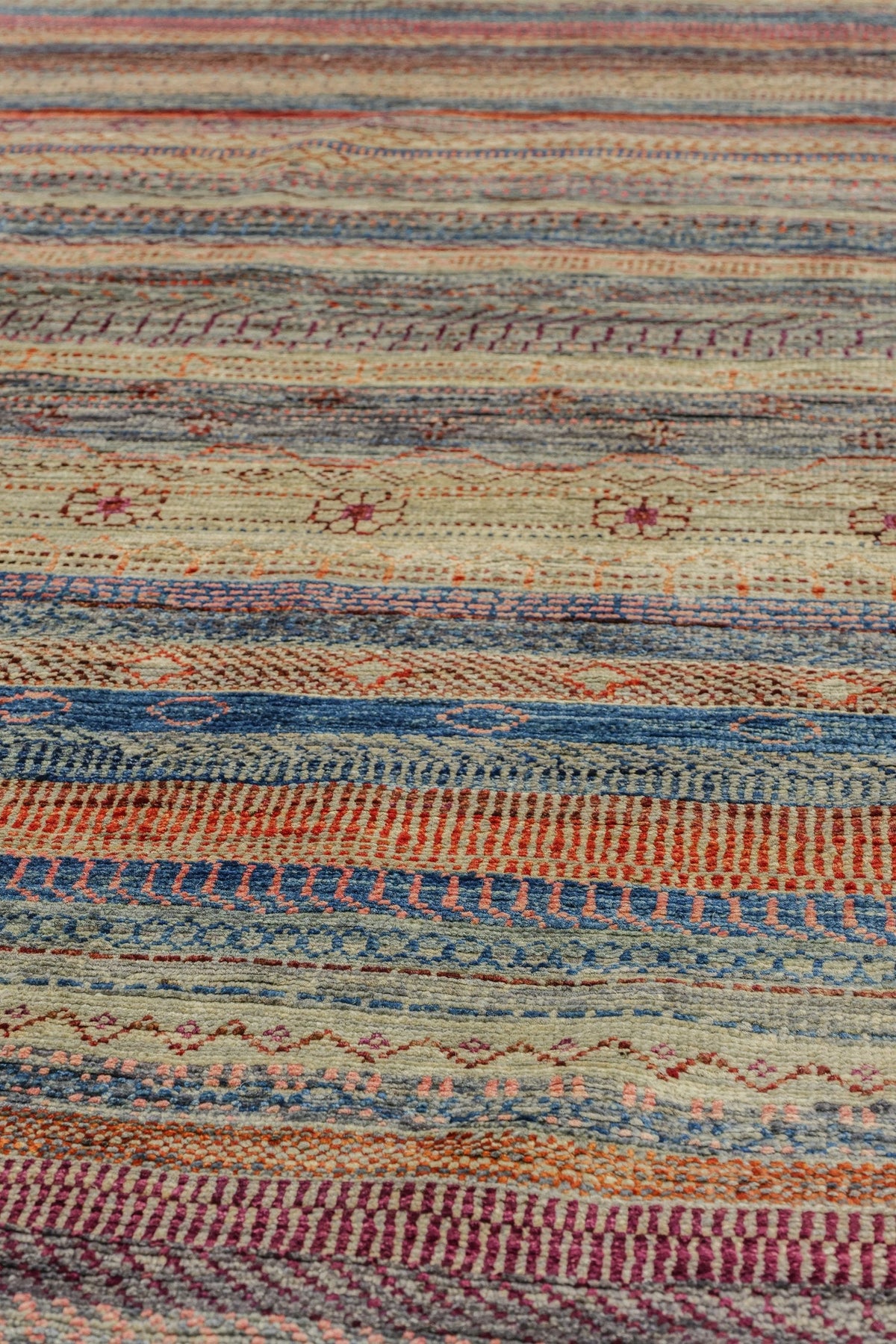 Gabbeh Handwoven Tribal Rug, J81145