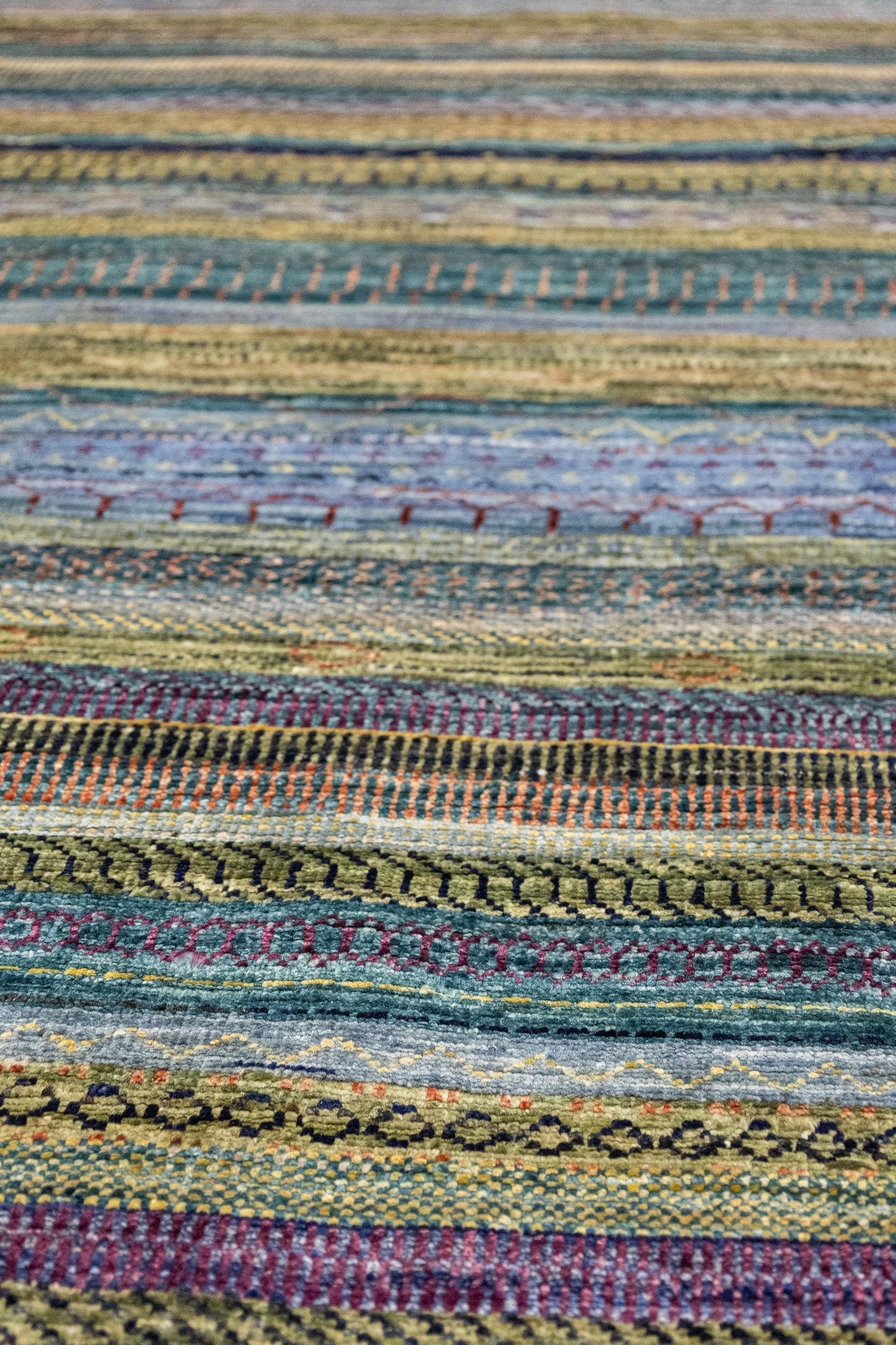 Gabbeh Handwoven Tribal Rug, J86036