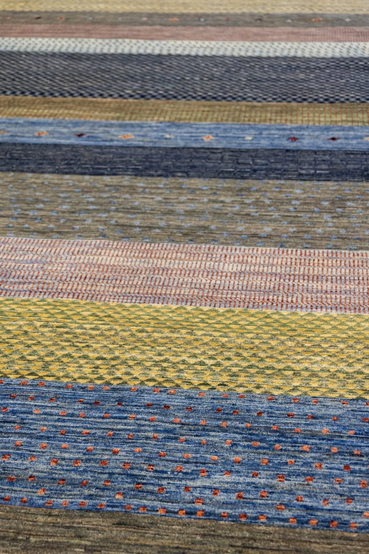 Gabbeh Handwoven Tribal Rug, J87105