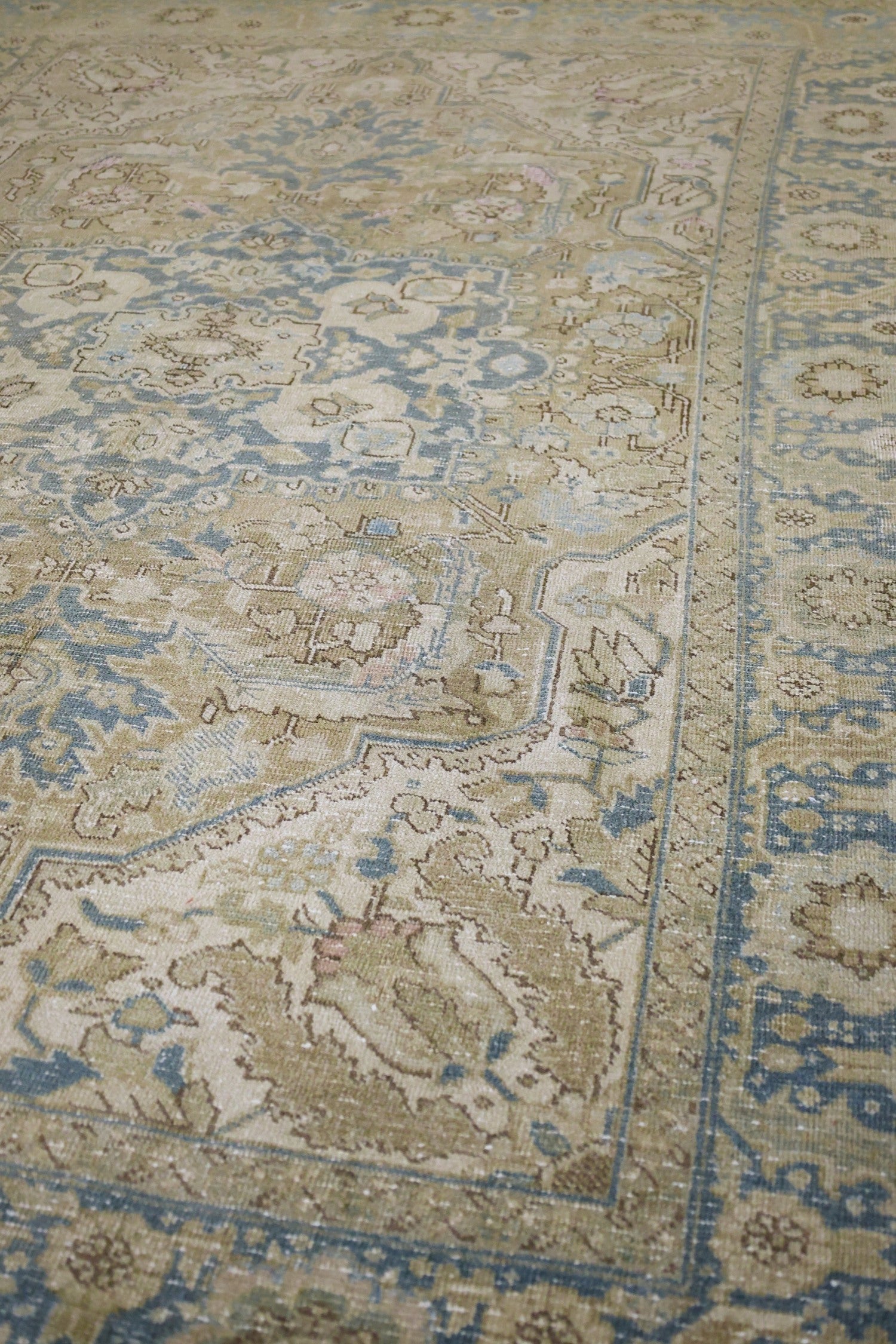 Vintage Heriz Handwoven Tribal Rug, J68304