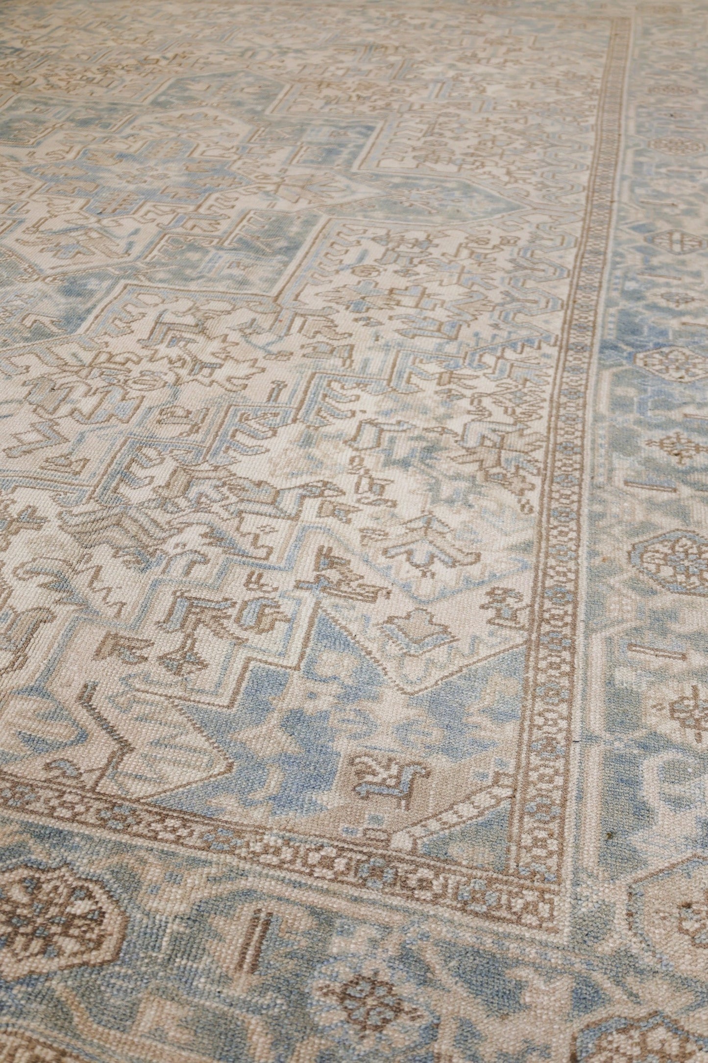 Vintage Heriz Handwoven Tribal Rug, J70028