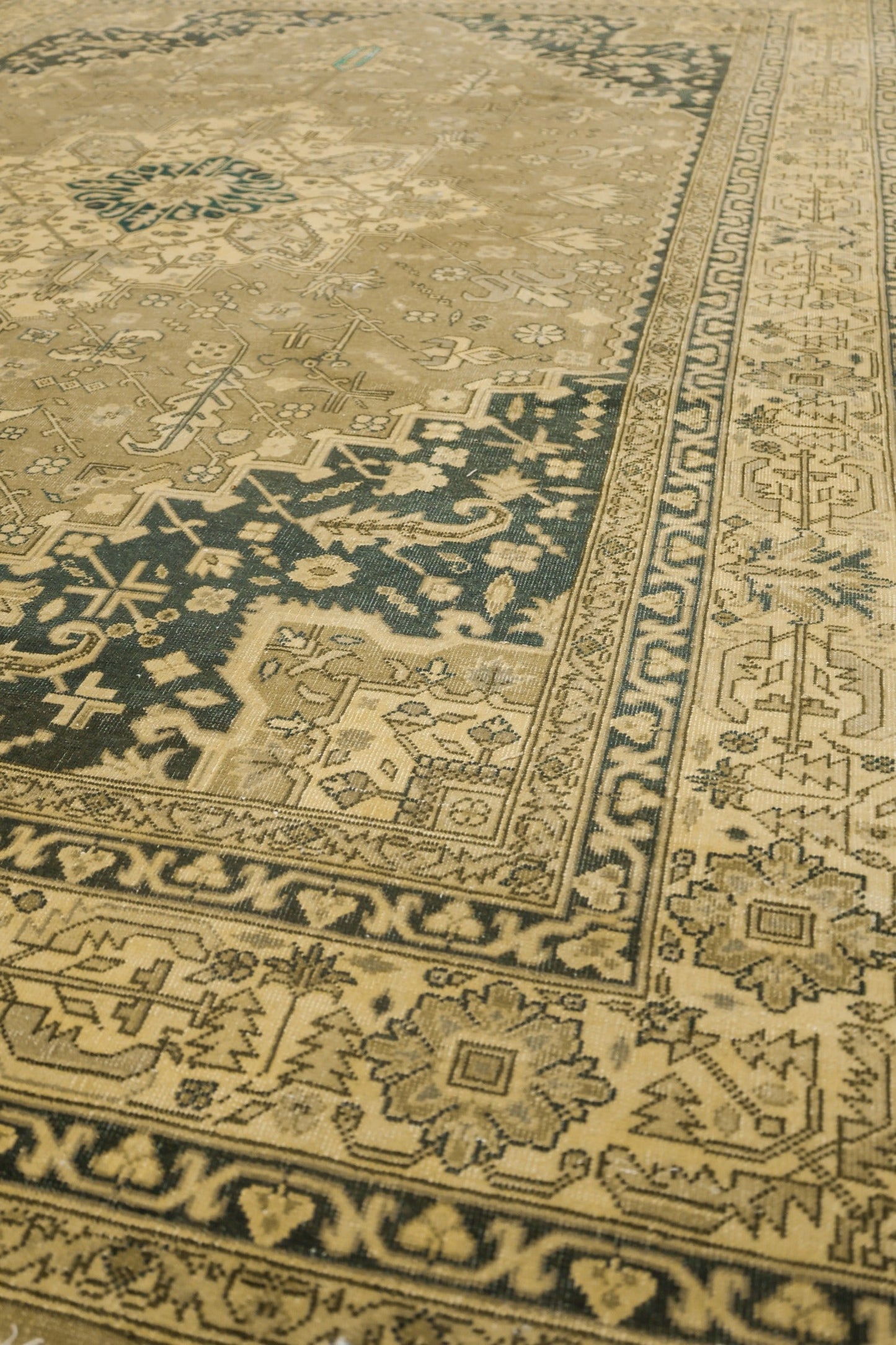 Vintage Heriz Handwoven Tribal Rug, J72540