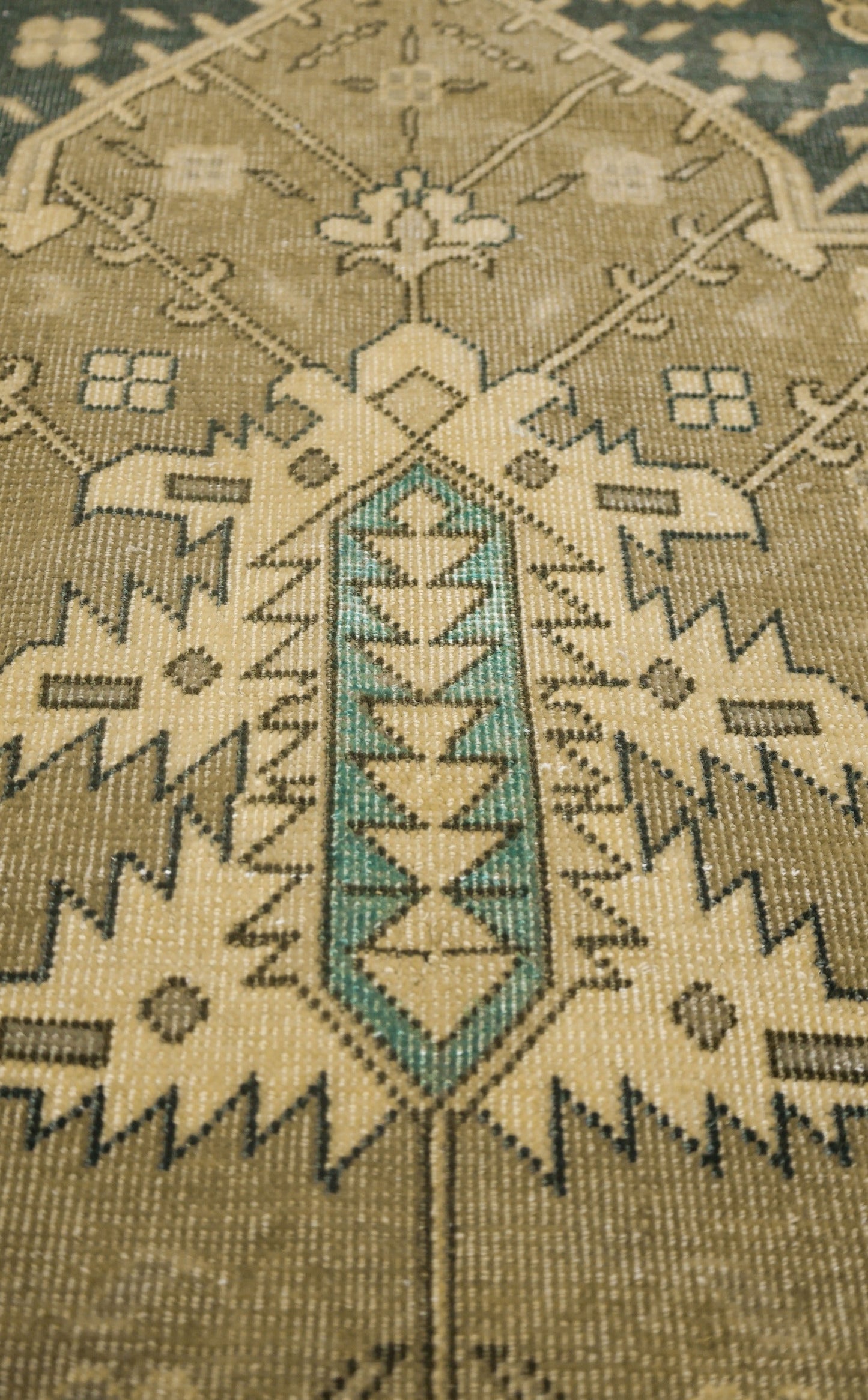 Vintage Heriz Handwoven Tribal Rug, J72540