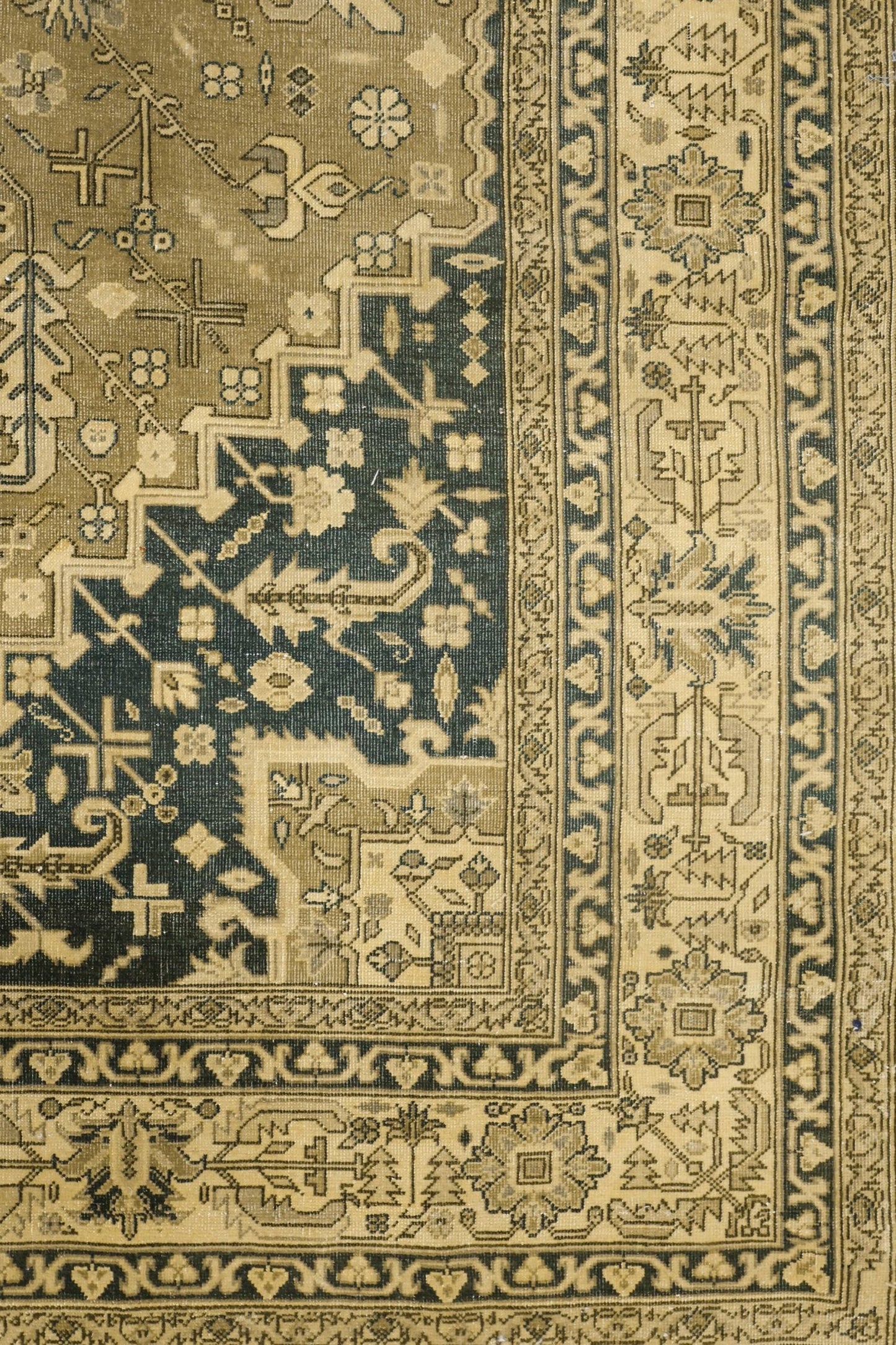 Vintage Heriz Handwoven Tribal Rug, J72540