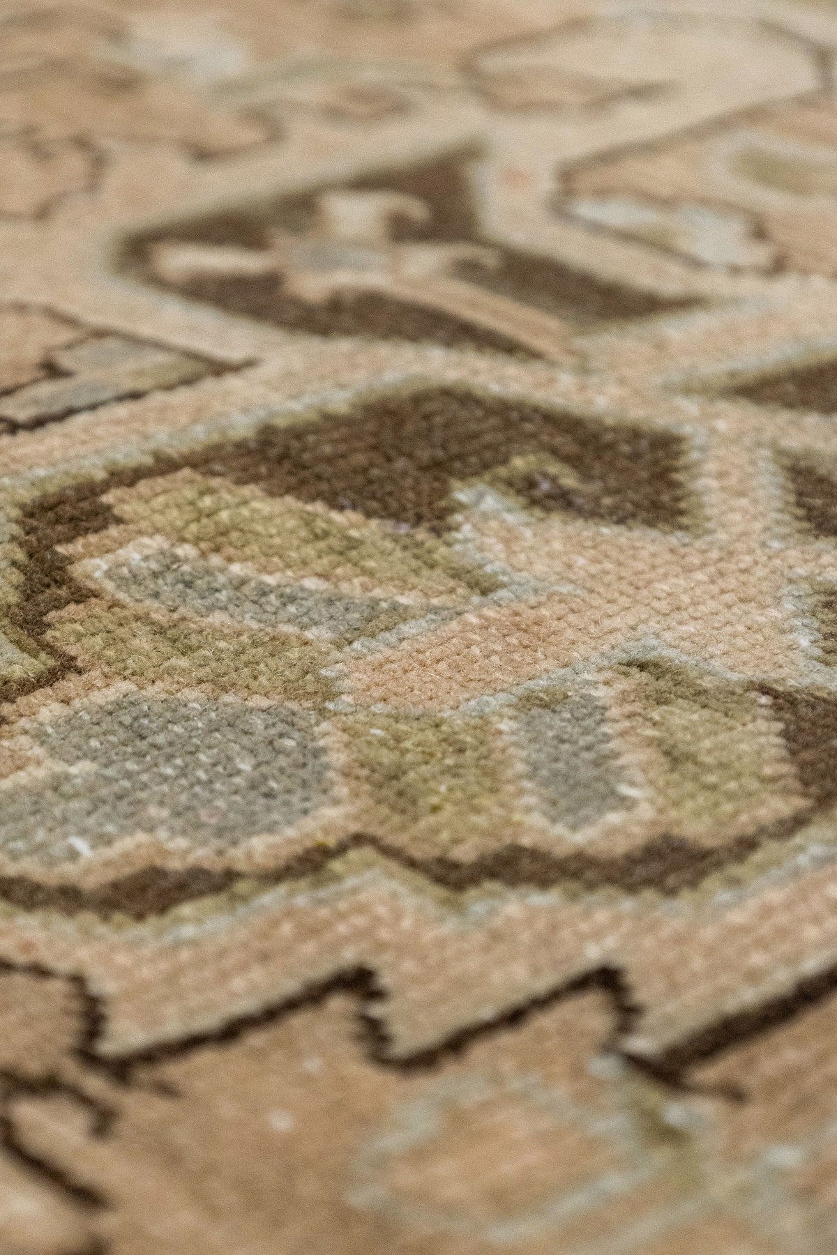 Vintage Heriz Handwoven Tribal Rug, J86339
