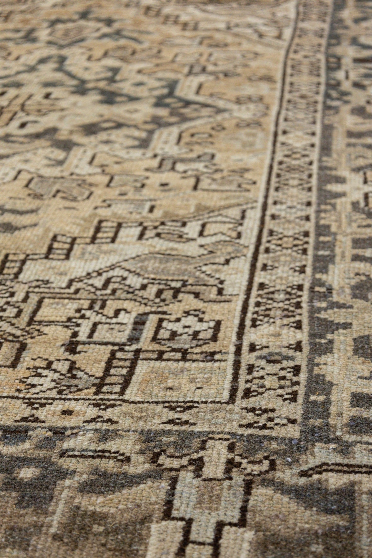 Vintage Heriz Handwoven Tribal Rug, J86511