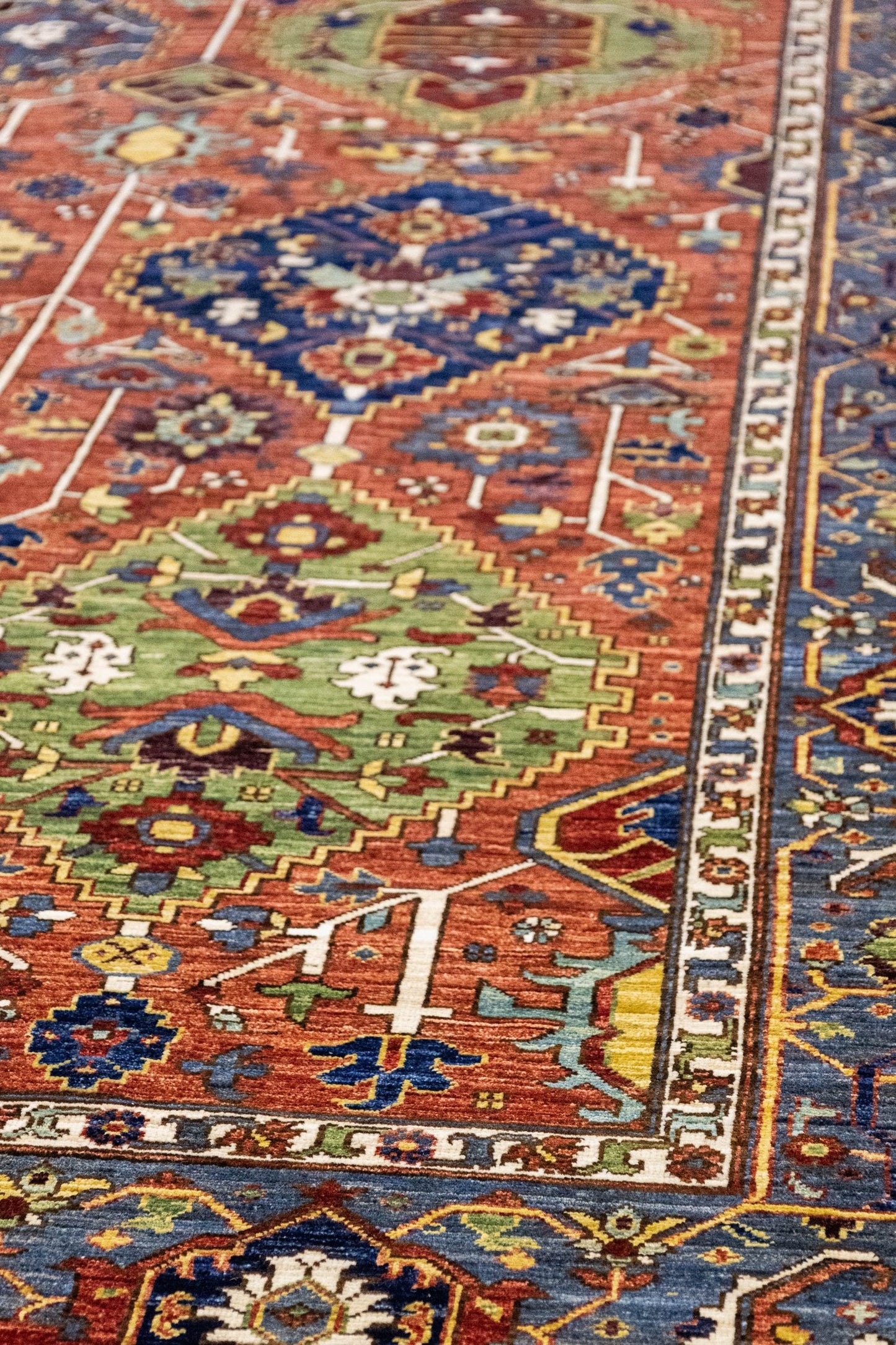 Heriz Handwoven Tribal Rug, J87104