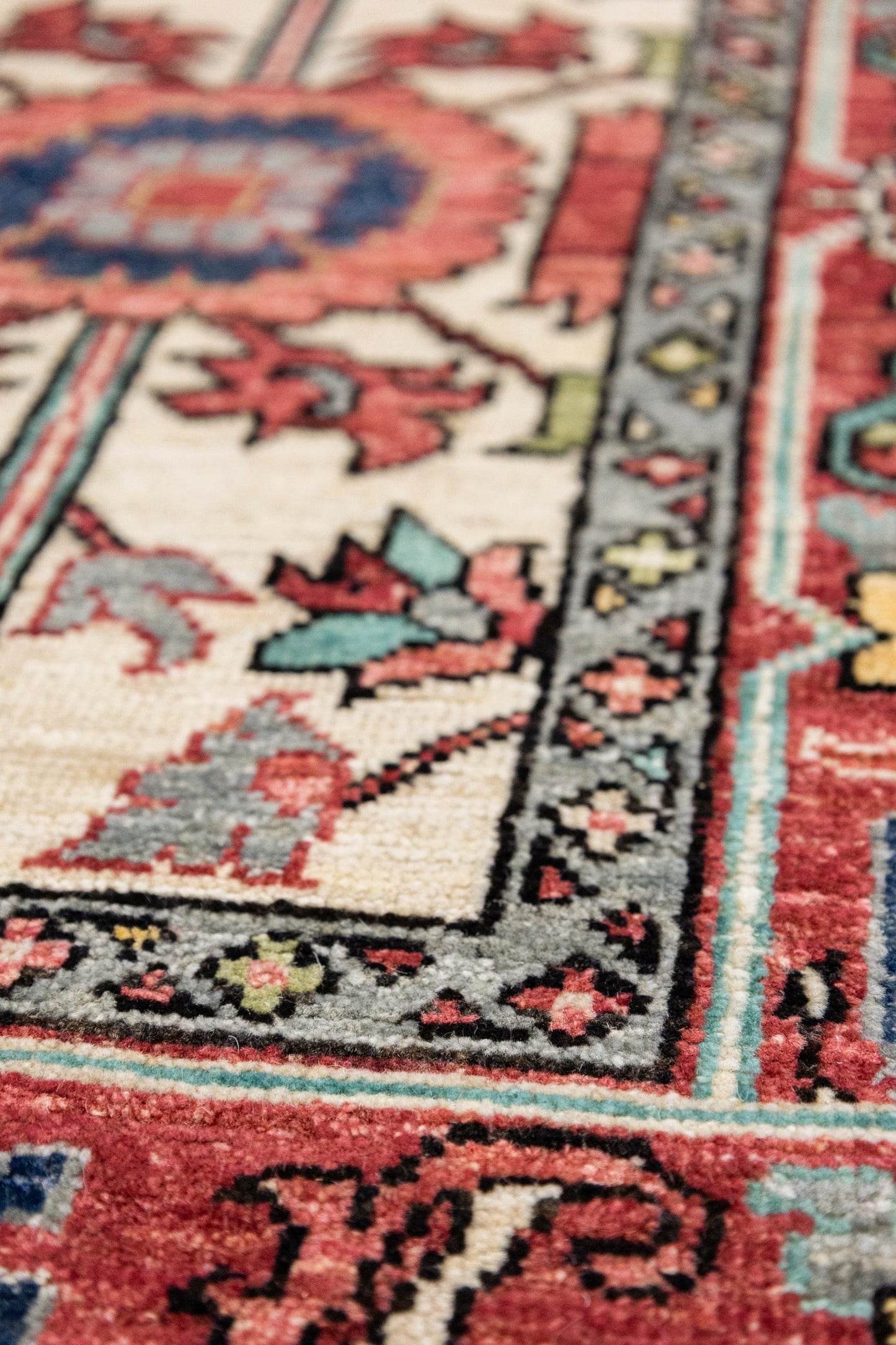 Heriz Handwoven Tribal Rug, J87125
