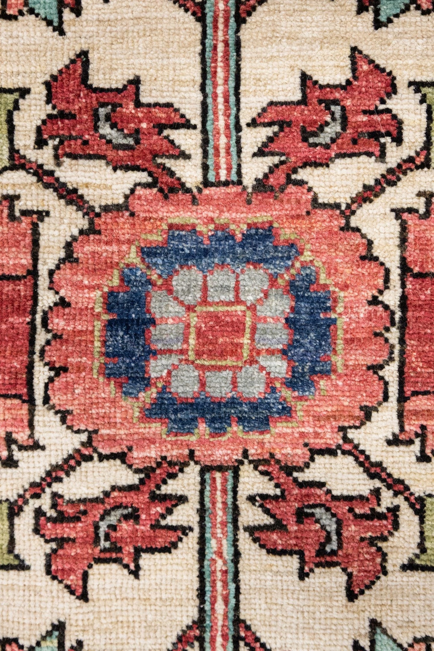 Heriz Handwoven Tribal Rug, J87125
