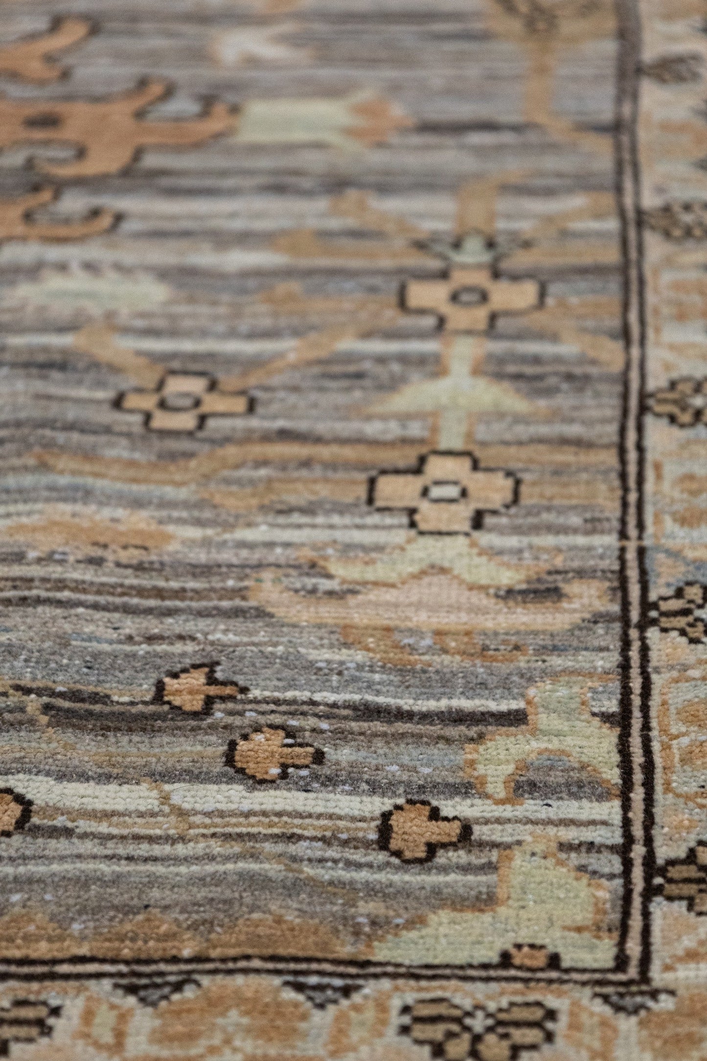 Heriz Handwoven Tribal Rug, J89281