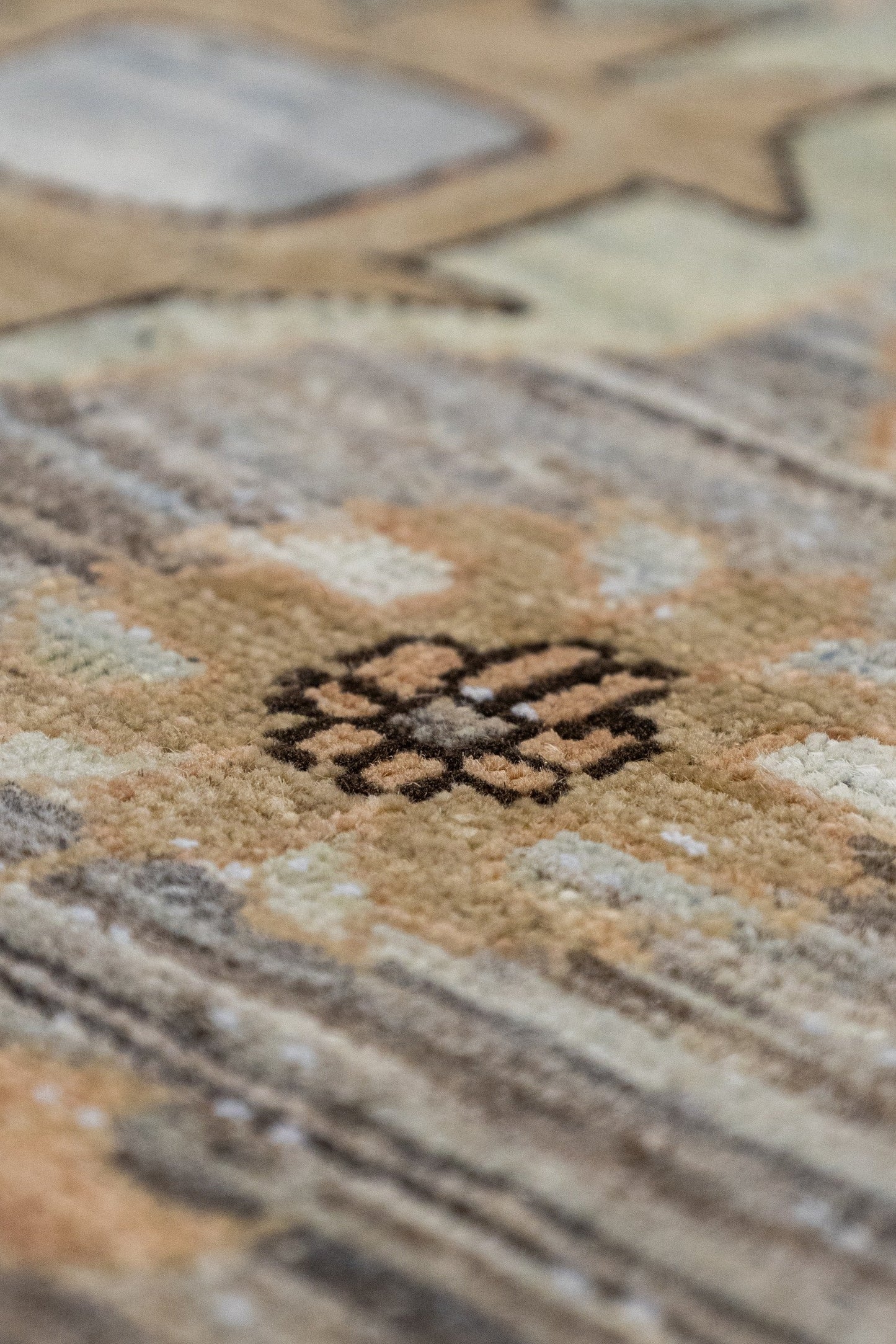 Heriz Handwoven Tribal Rug, J89281