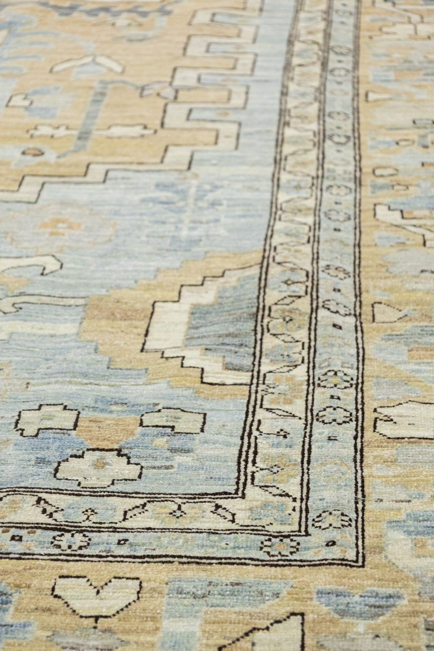 Heriz Handwoven Tribal Rug, J89287