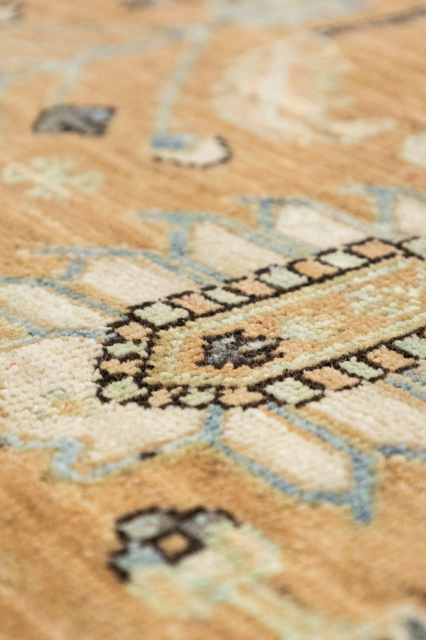 Heriz Handwoven Tribal Rug, J89299