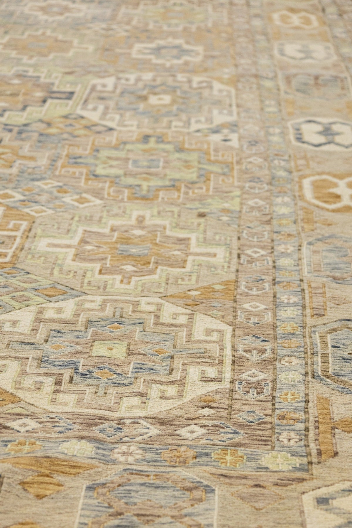 Memling Gul Handwoven Tribal Rug, J89078