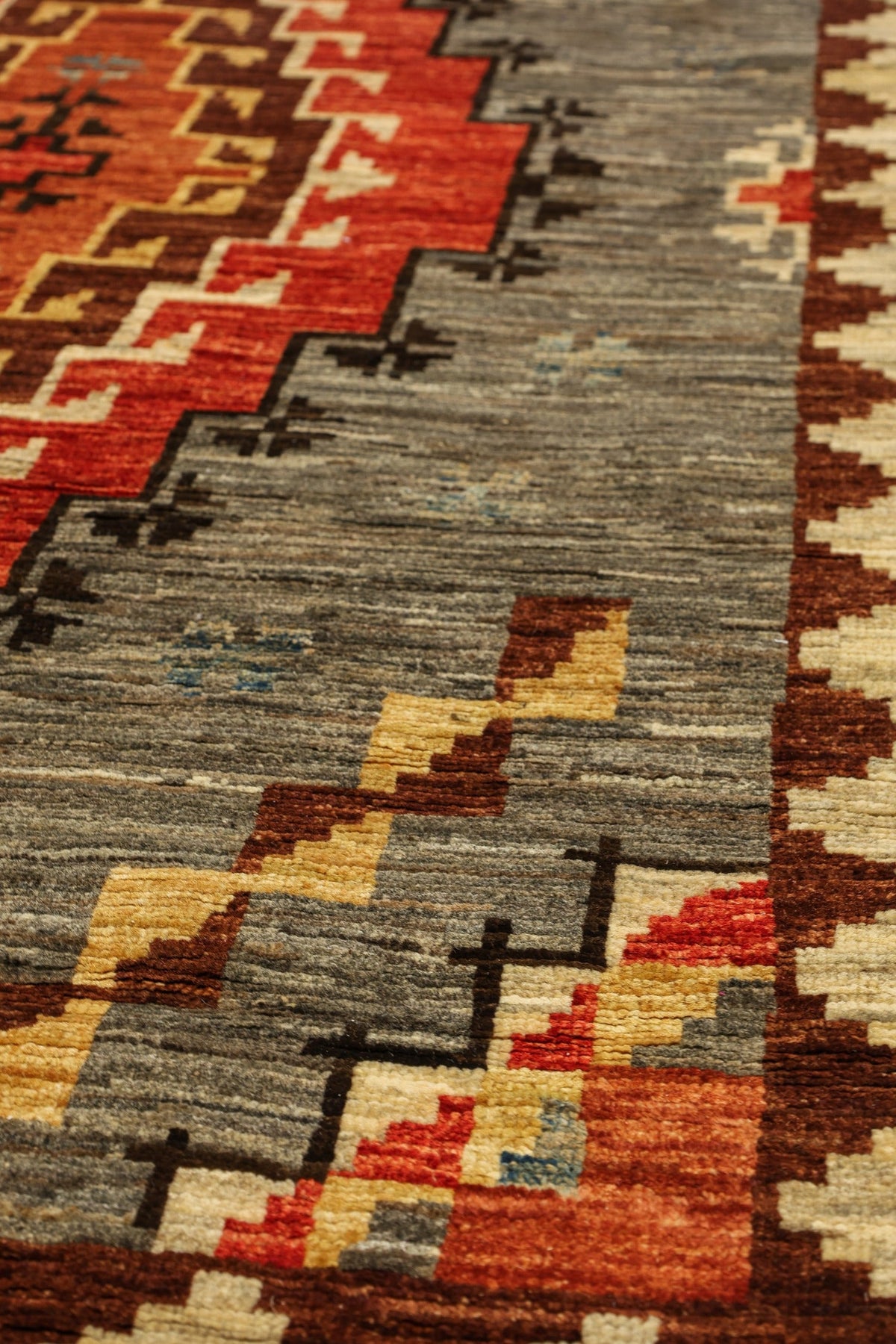 Navajo Handwoven Tribal Rug, J81033