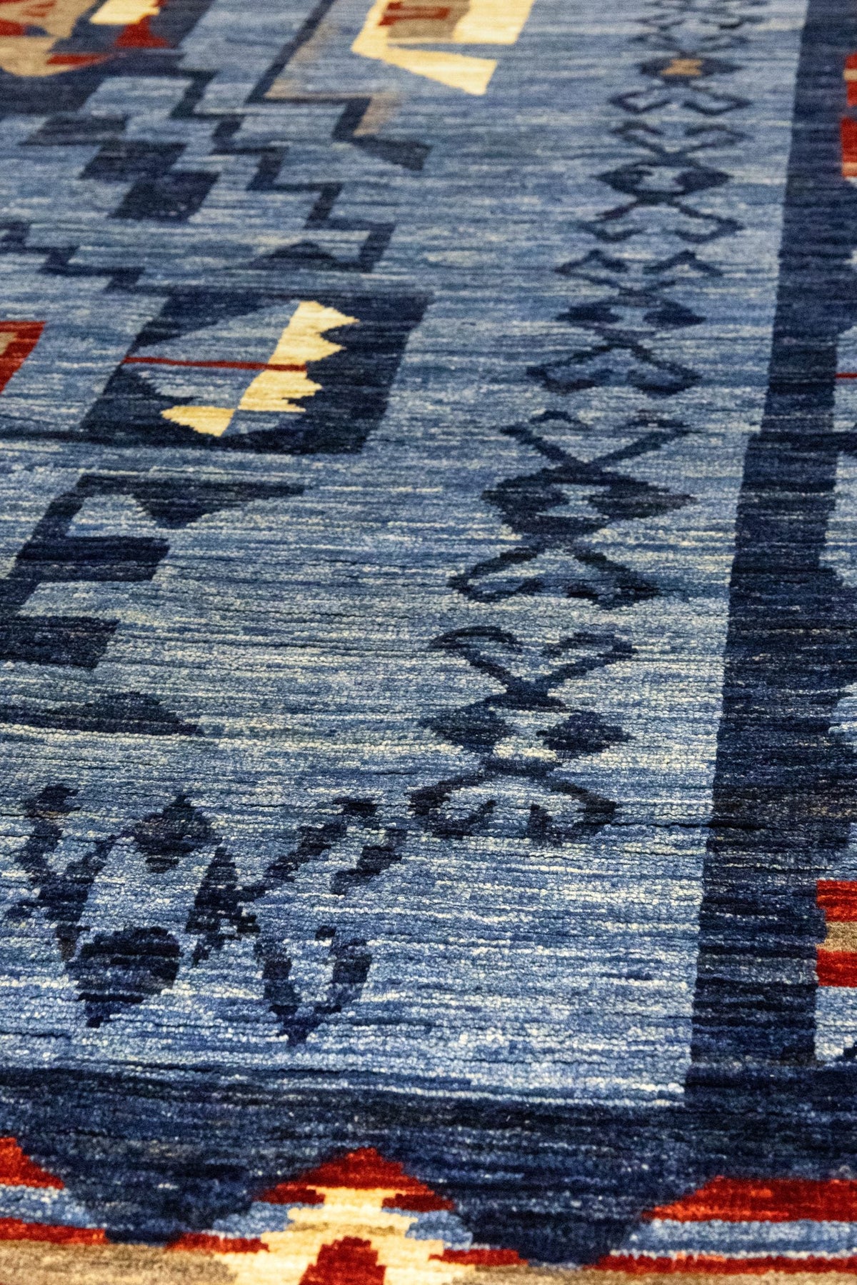 Navajo Handwoven Tribal Rug, J86035