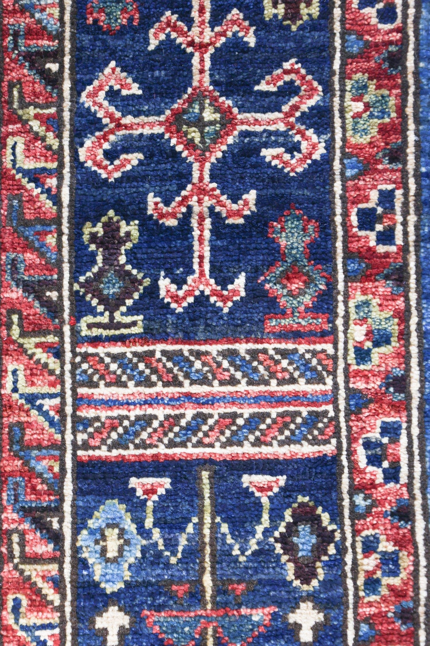 Qashqai Handwoven Tribal Rug, J71799